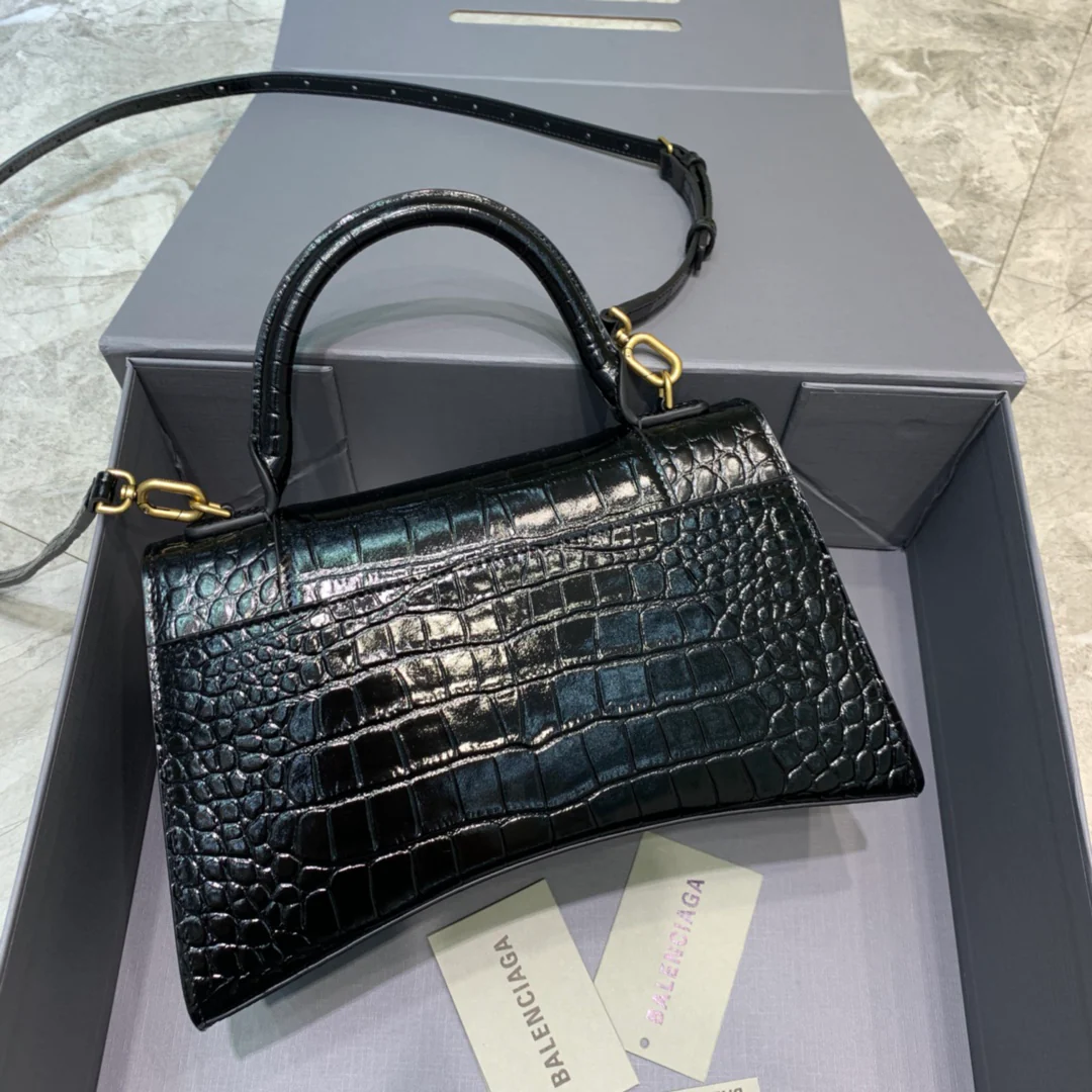 Сумка Balenciaga Hourglass, средний размер, черная, с крокодиловым рисунком, золотистая фурнитура.