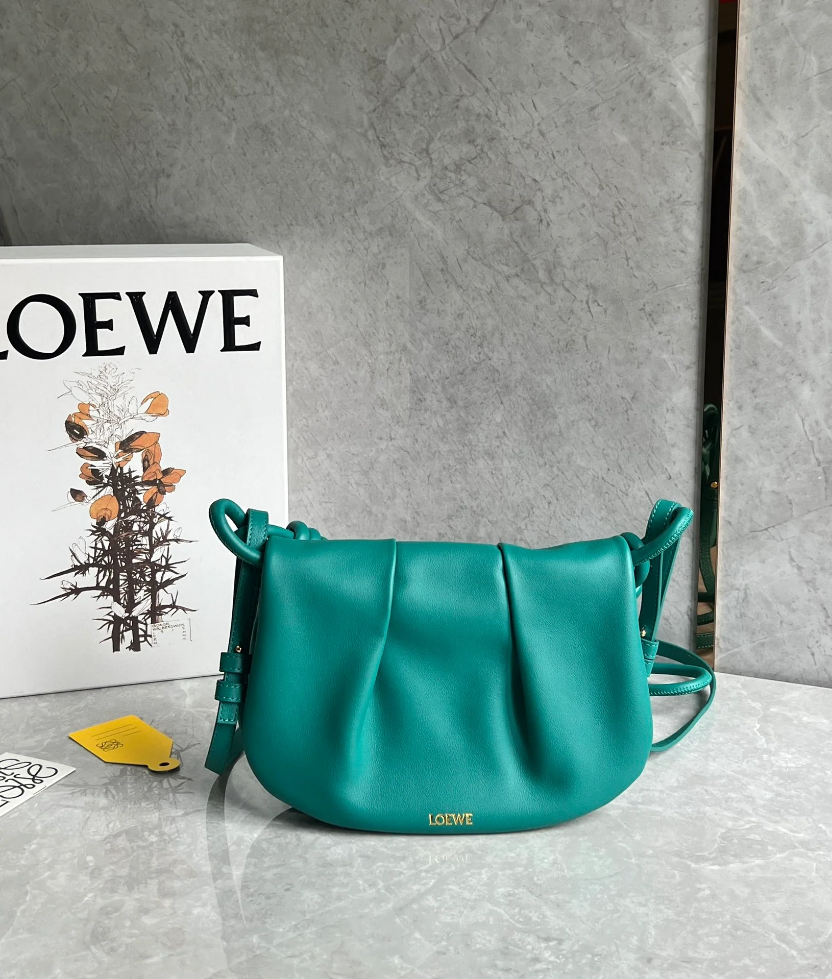 Сумка через плечо Loewe Paseo - изумрудно-зеленая