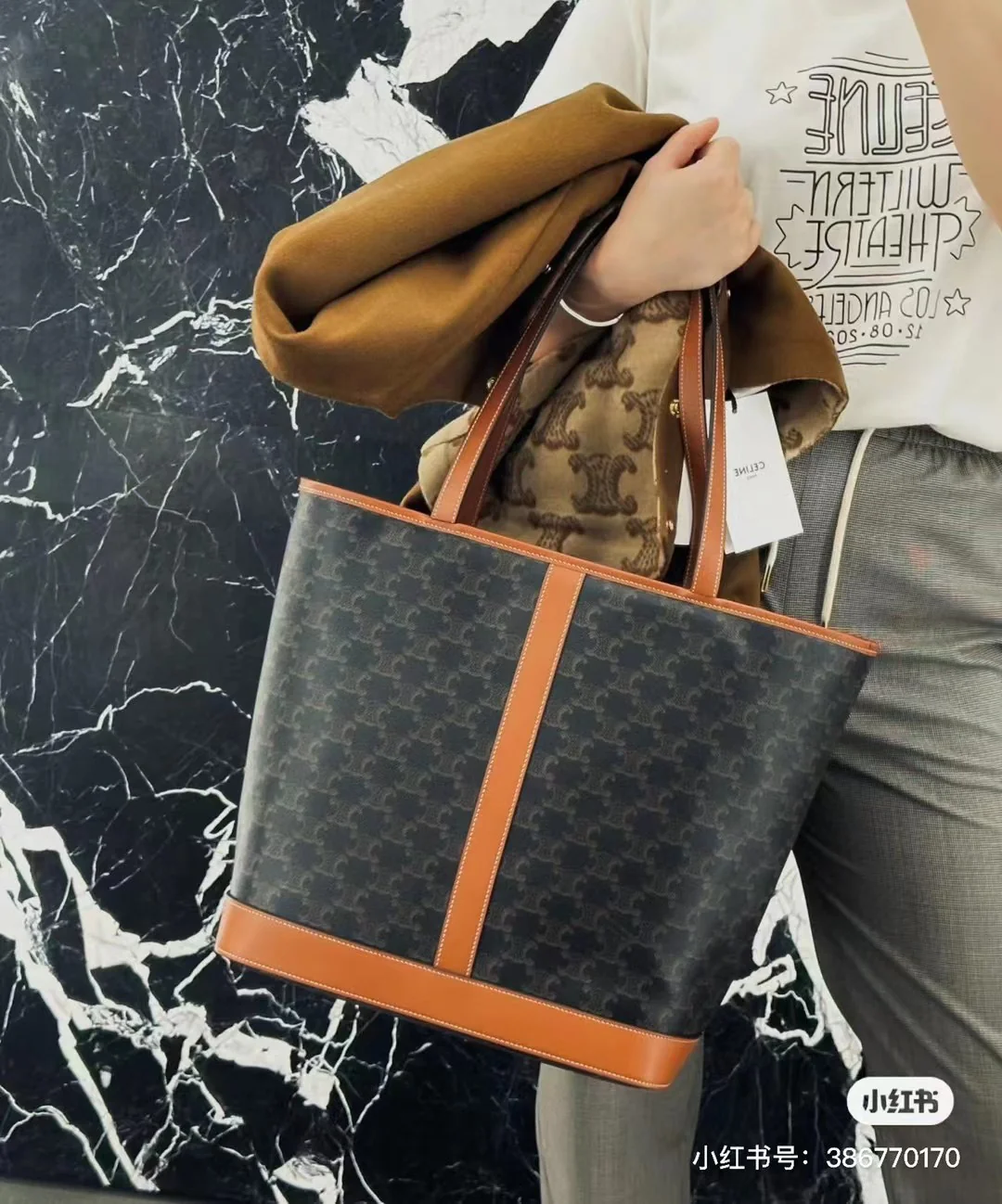 Монограмма Celine-triomphe-canvas-full-page