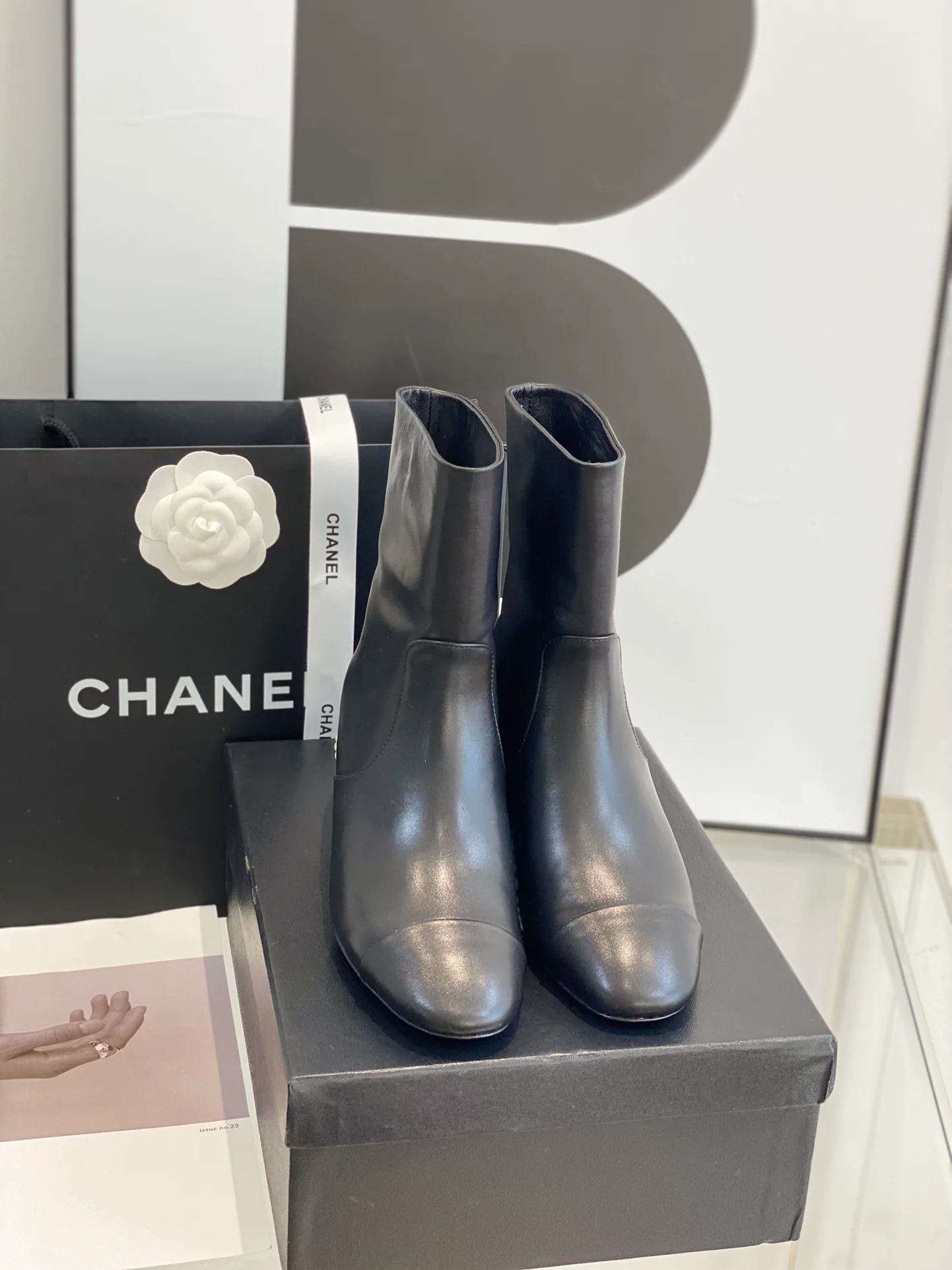 Chanel - Ботильоны на жемчужном каблуке