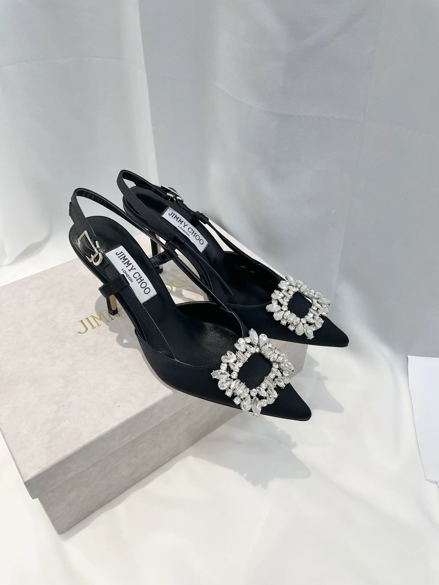 Туфли на высоком каблуке Jimmy Goddess Series с бриллиантовой пряжкой - Черные