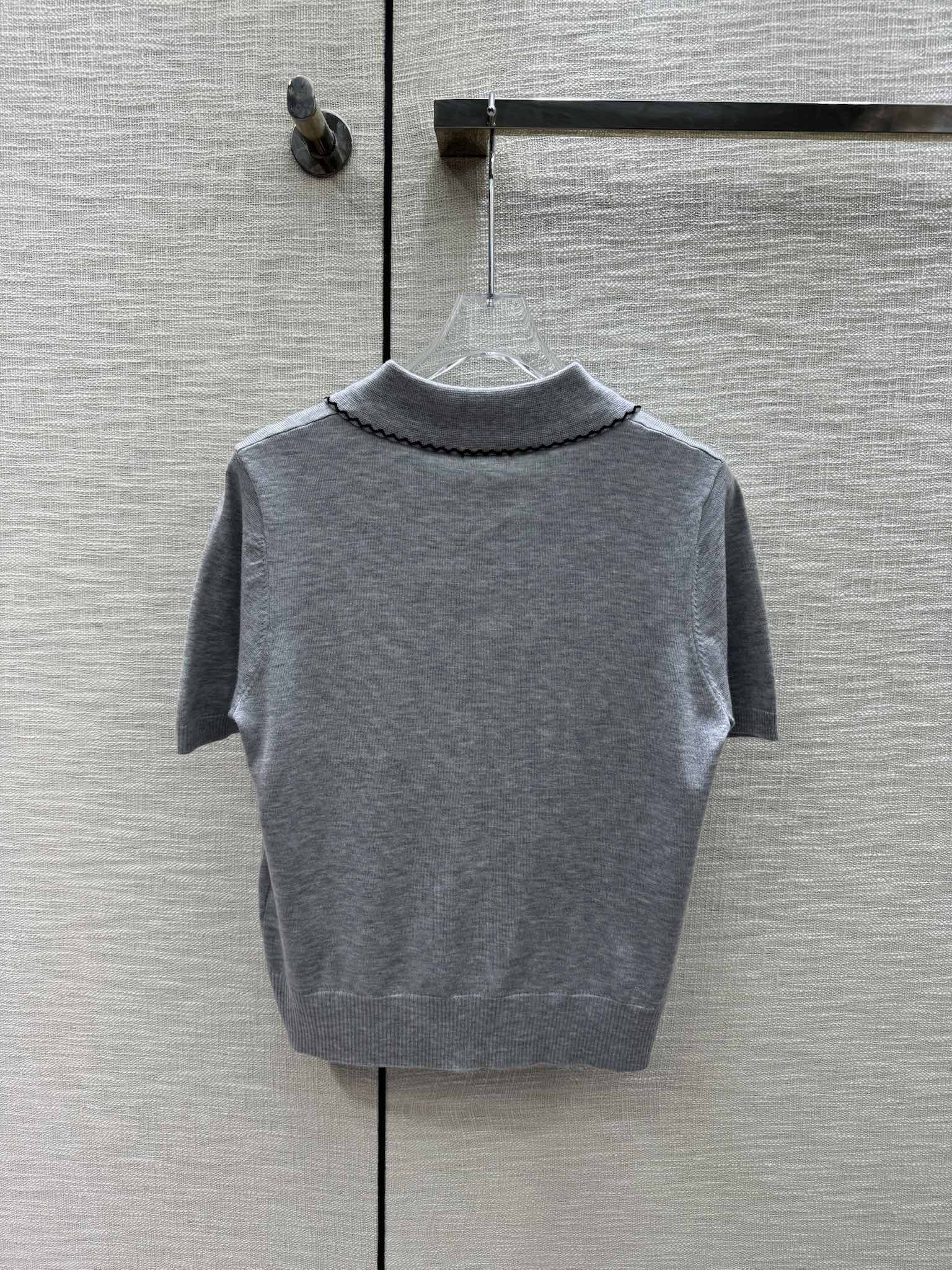 Miu Miu - 2404 - Трикотажная футболка с коротким рукавом и воротником 