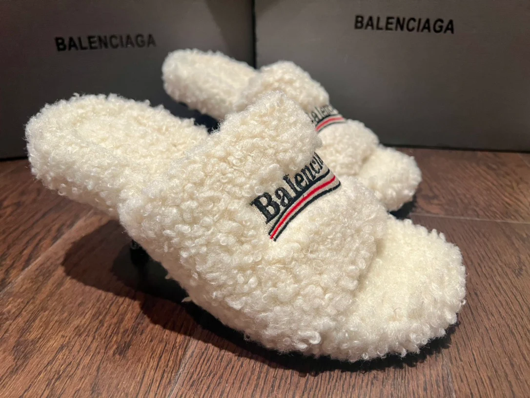Новинка весны/лета: туфли-лодочки Balenciaga на высоком каблуке из искусственного меха 