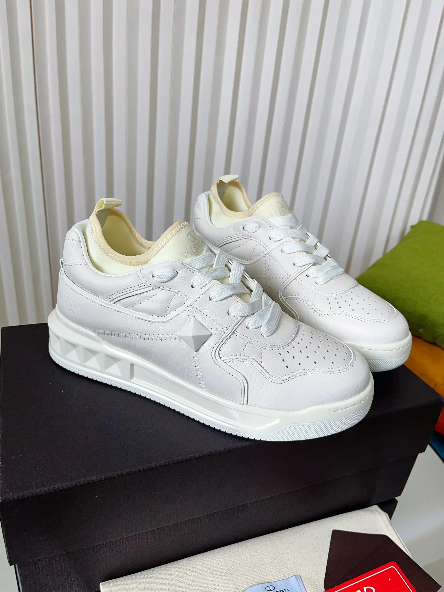 Valentino - Повседневные кроссовки - Унисекс - Белые