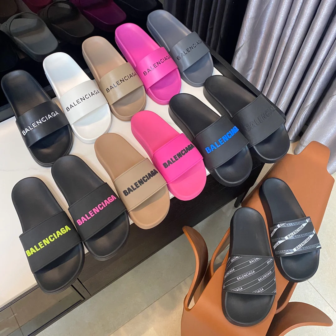 Balenciaga - Серые тапочки