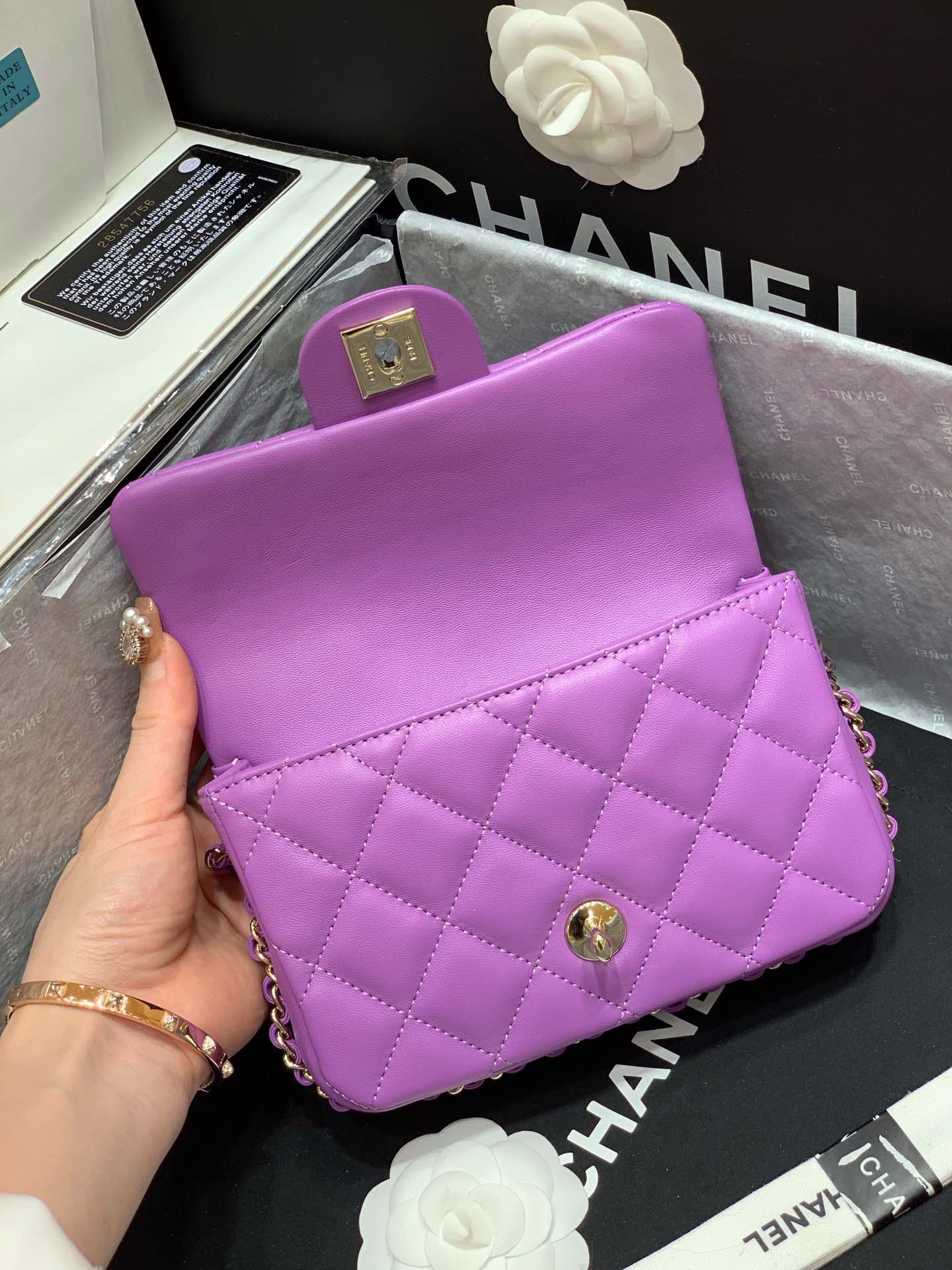 Сумка Chanel CF Pearl из коллекции Весна/Лето 2020 — фиолетовая — 18 см