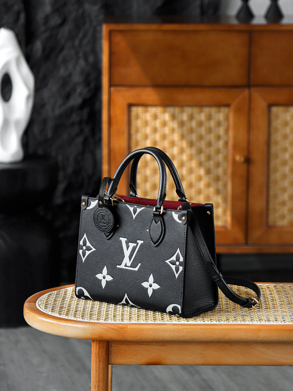 LV-m45659-onthego Маленький - Черно-белый