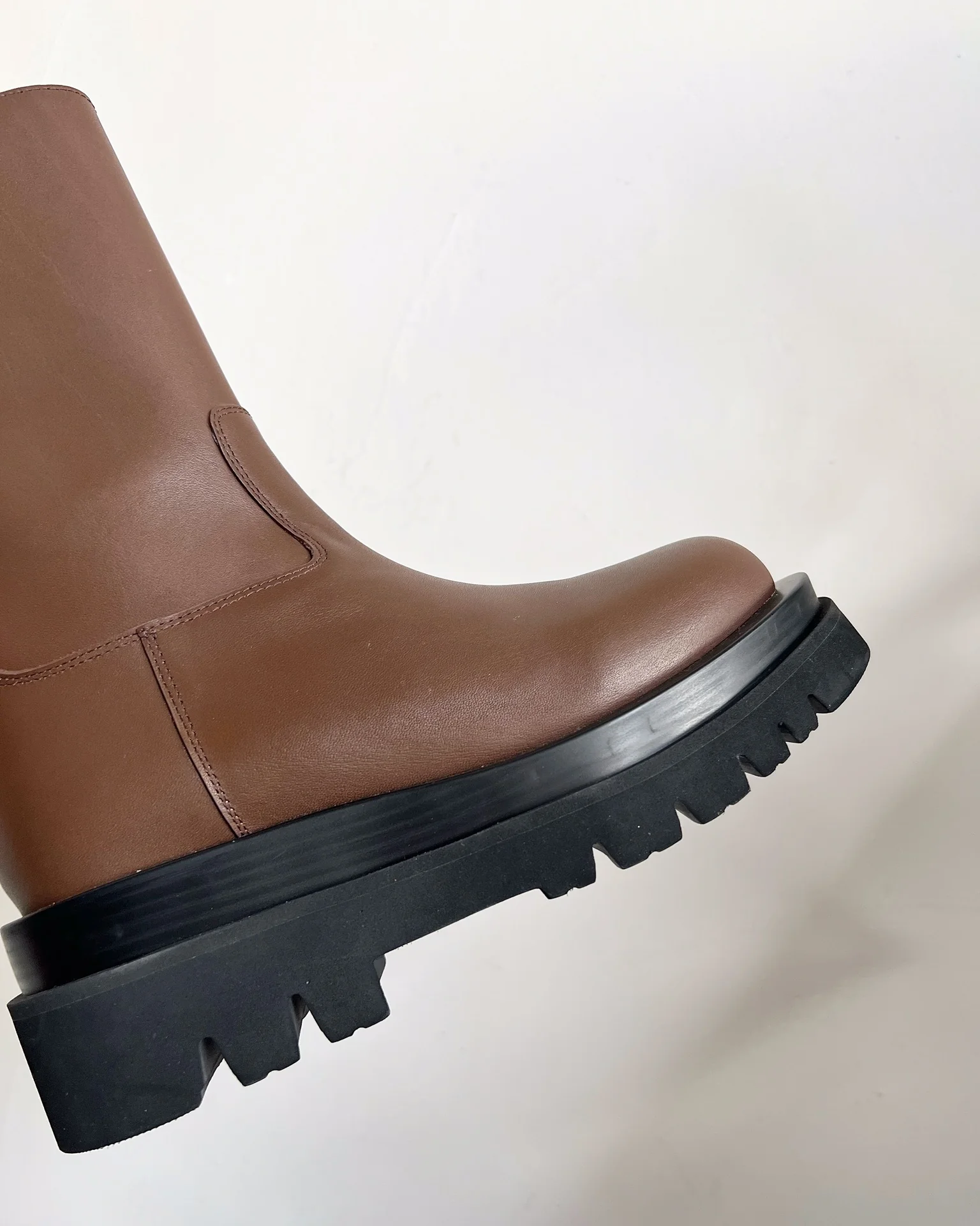 Новинка осенне-зимней коллекции BV - Ботильоны на молнии - Коричневые