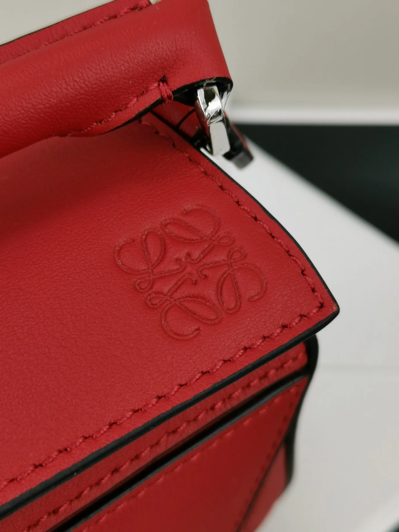 Мини-сумка Loewe Puzzle Bag из телячьей кожи - 18