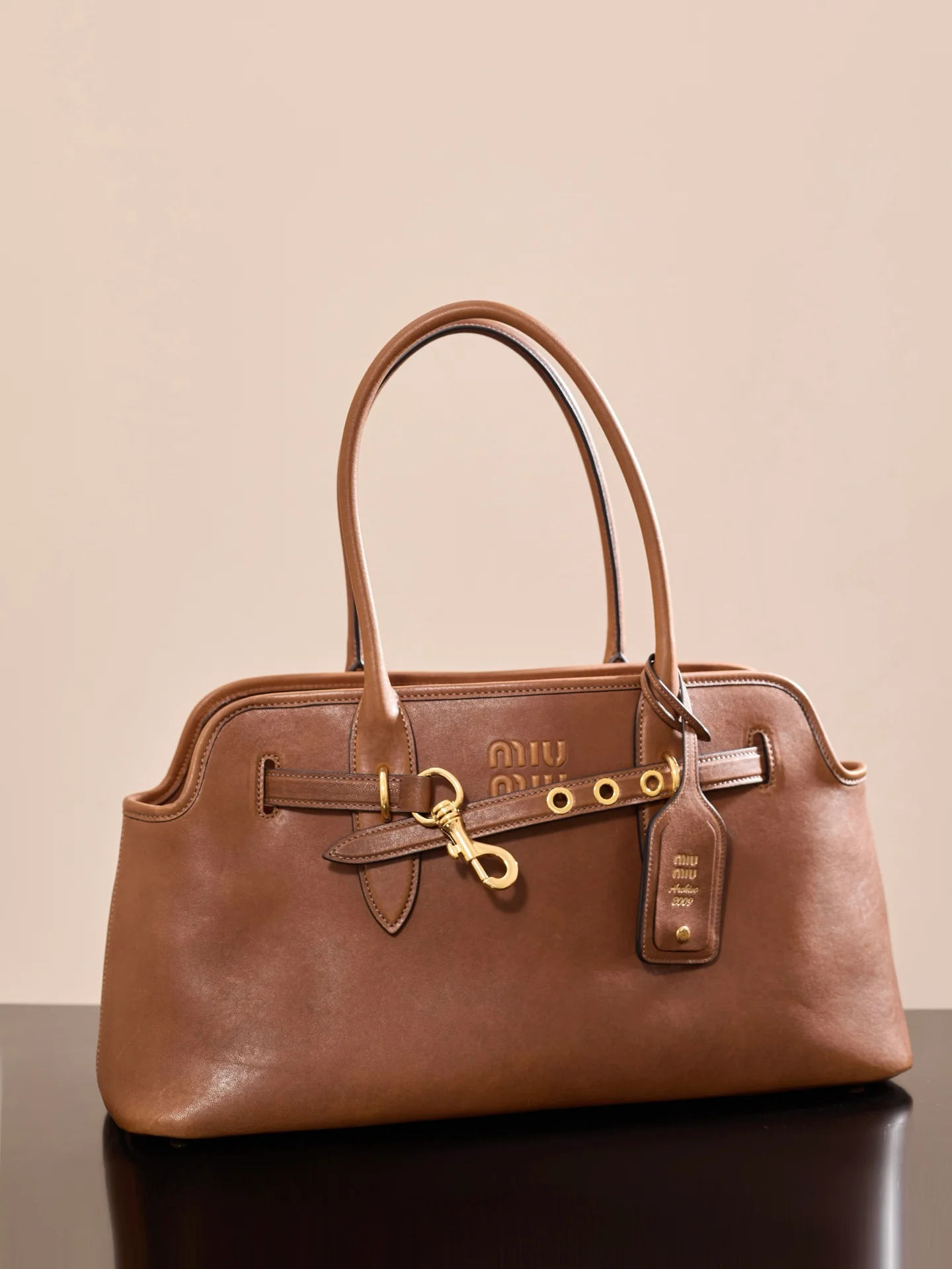 Сумка Miu Miu-5bg310m1680-????? из овечьей кожи, горизонтальная, коричневая.