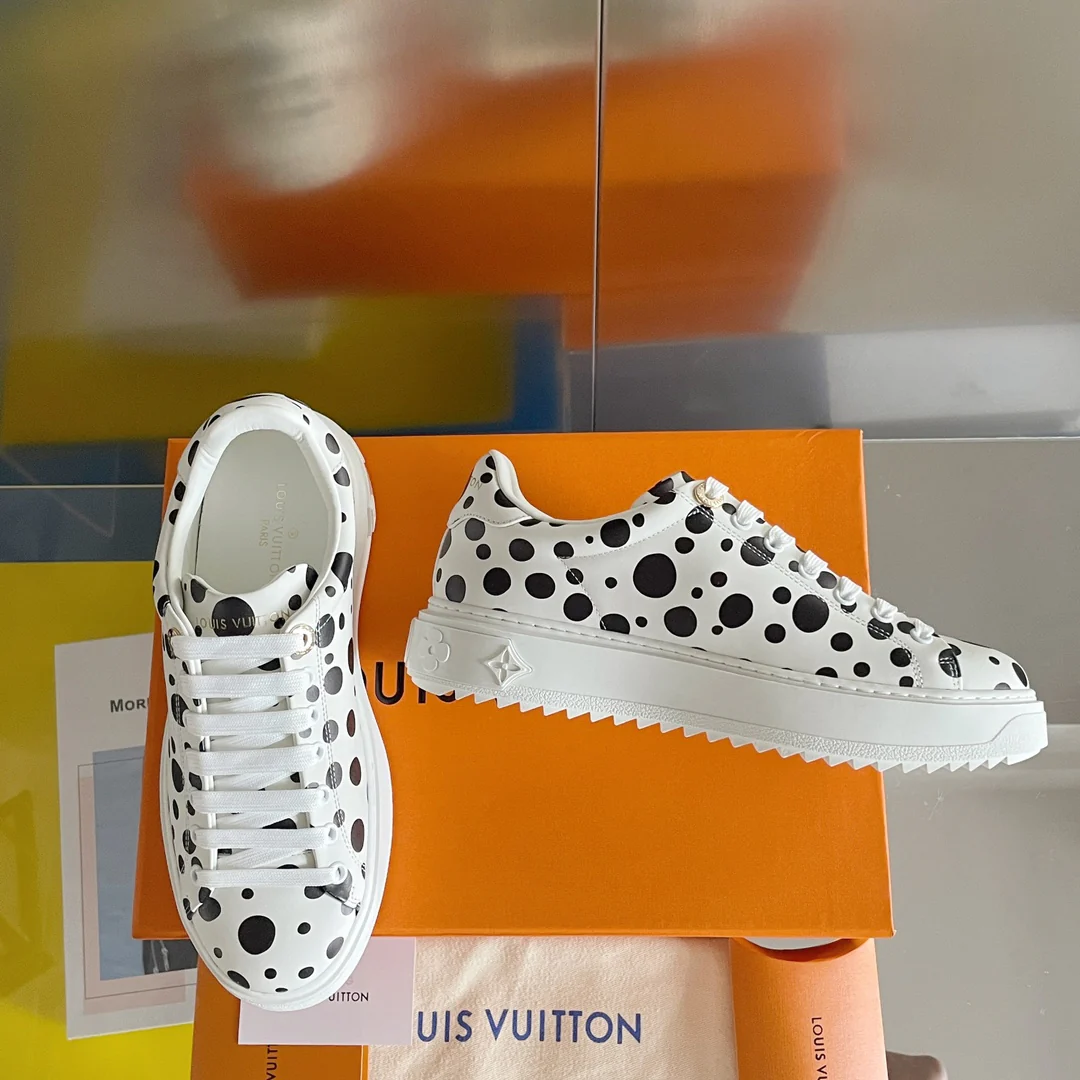 Кроссовки LV из новой серии Time Out 2023 года, белые, на платформе, в горошек.