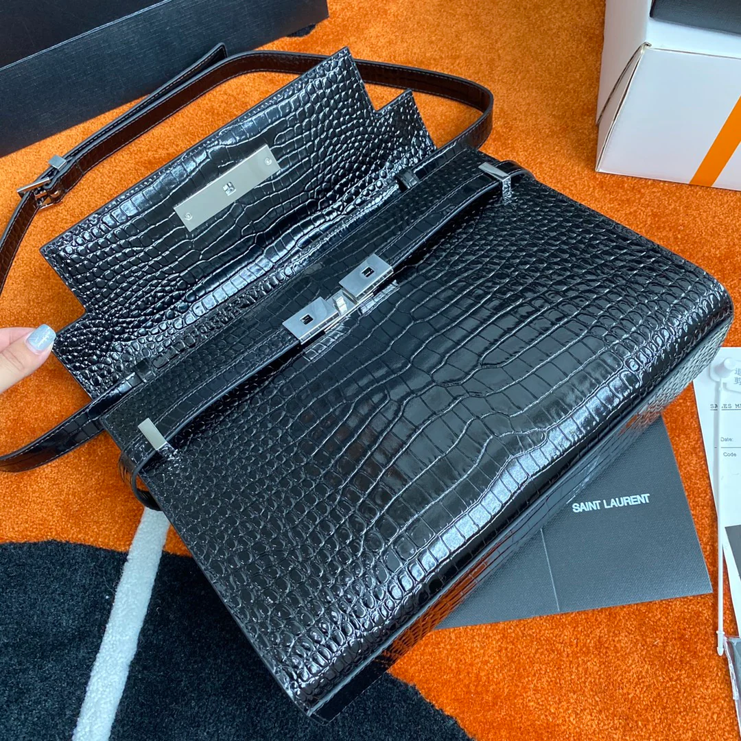 Сумка YSL Manhattan - фурнитура из серебра с тиснением под крокодиловую кожу.