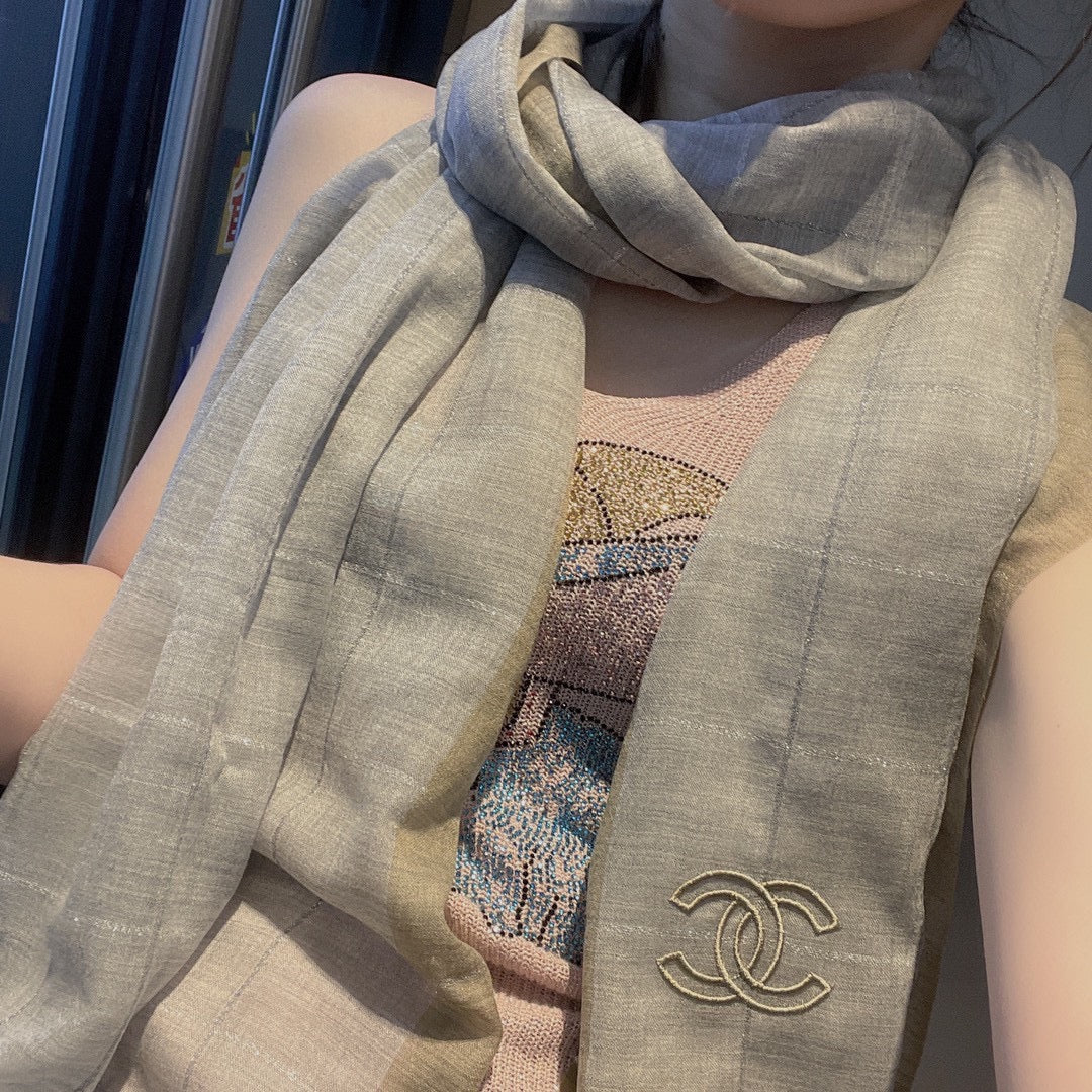 Chanel - Легкий шарф в клетку с золотой нитью - 90-210 см - Высококачественный австралийский импортный чистый кашемир - 1 шт.