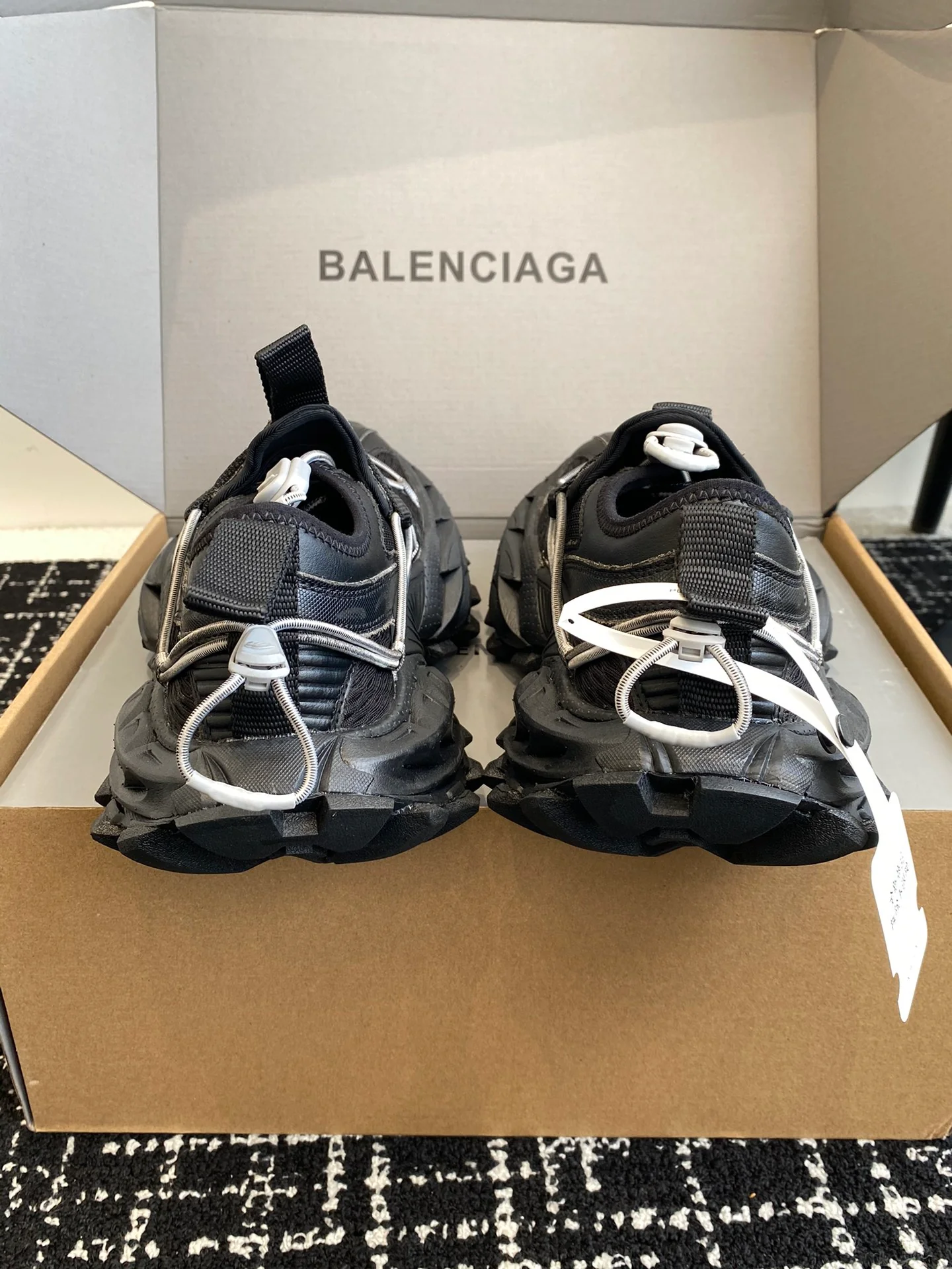 Походные ботинки Balenciaga 2024 - черные