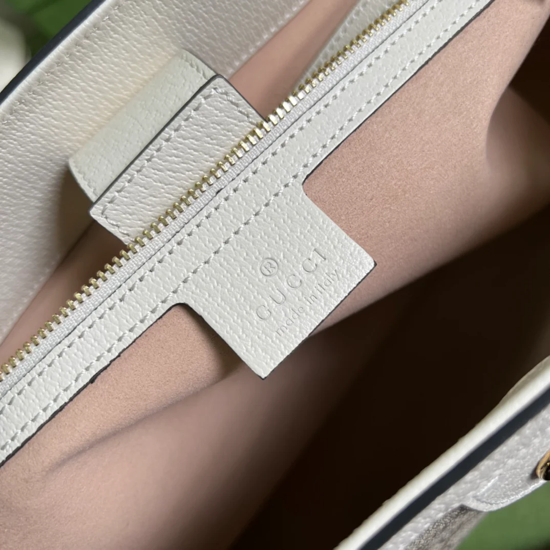 Сумка-тоут Gucci Ophidia Medium Square (38x28x14 см), белая.