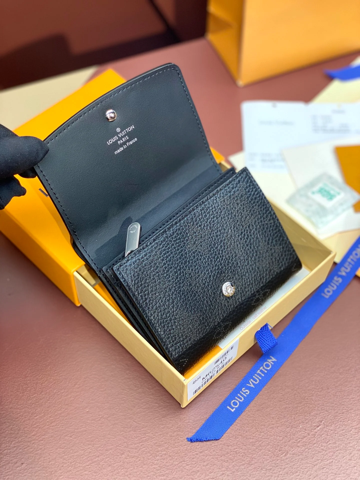 LV-m62540-iris-compact wallet-black