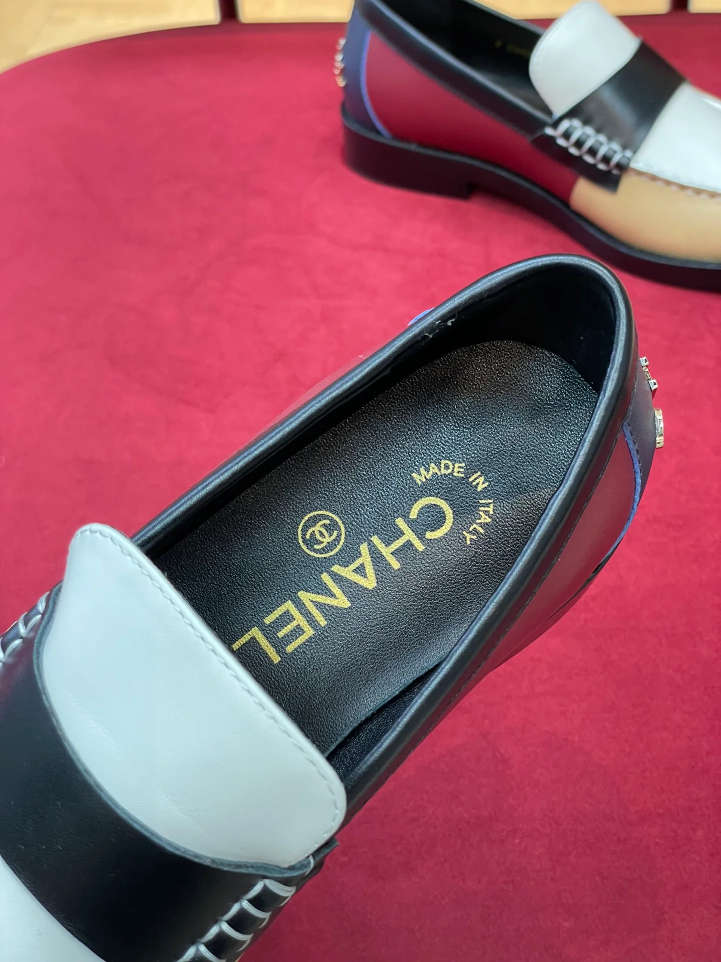 Новинка сезона осень/зима 2022 от Chanel - Лоферы - 1