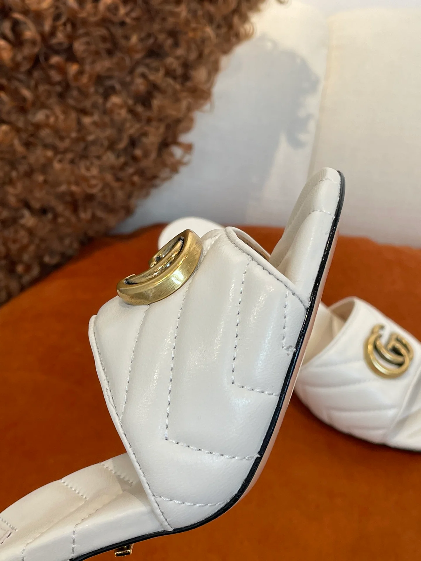 Gucci - Белые кожаные туфли на каблуке