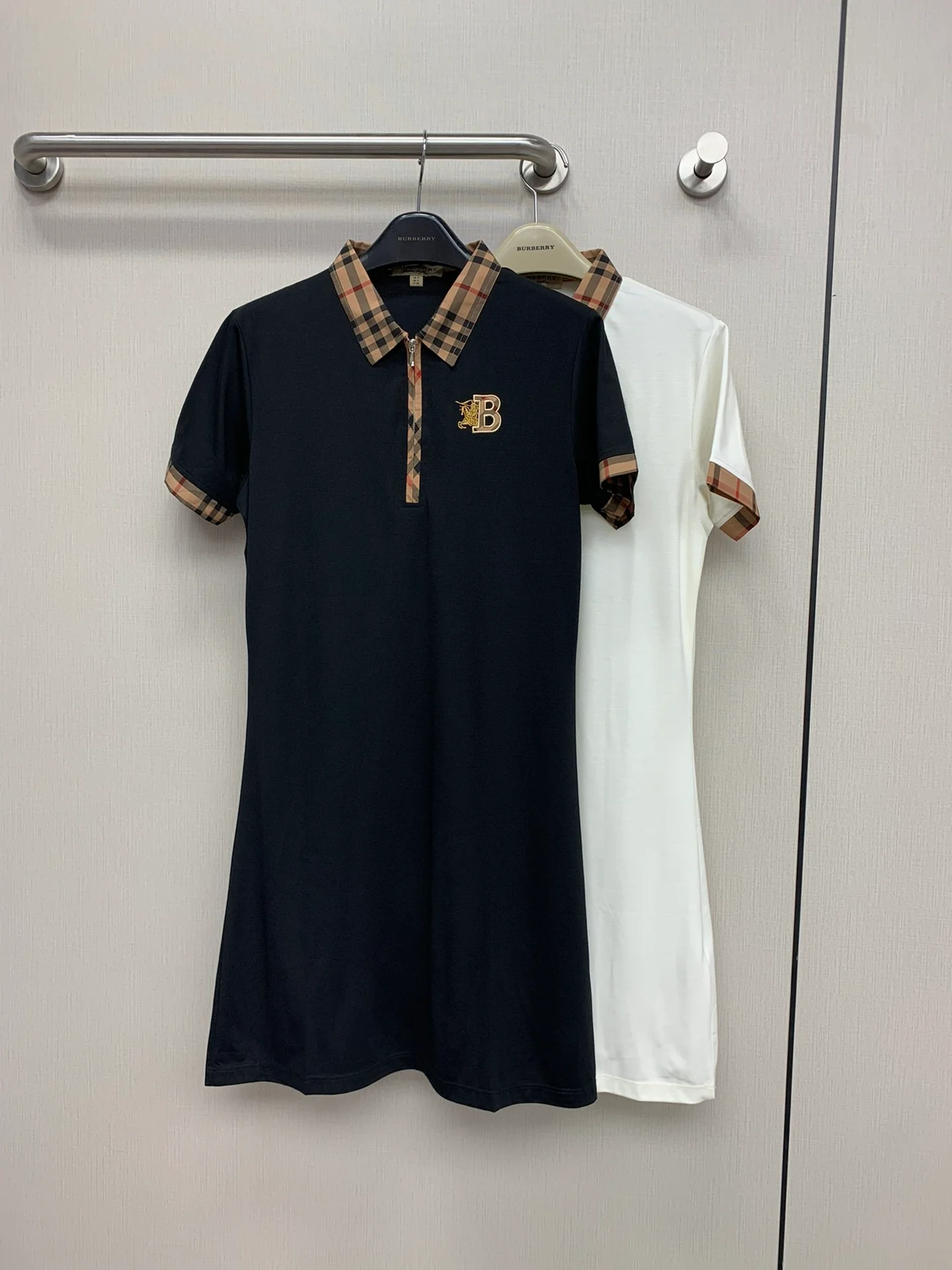 Burberry 2403 - Новое классическое клетчатое платье на молнии для ранней весны - Черное