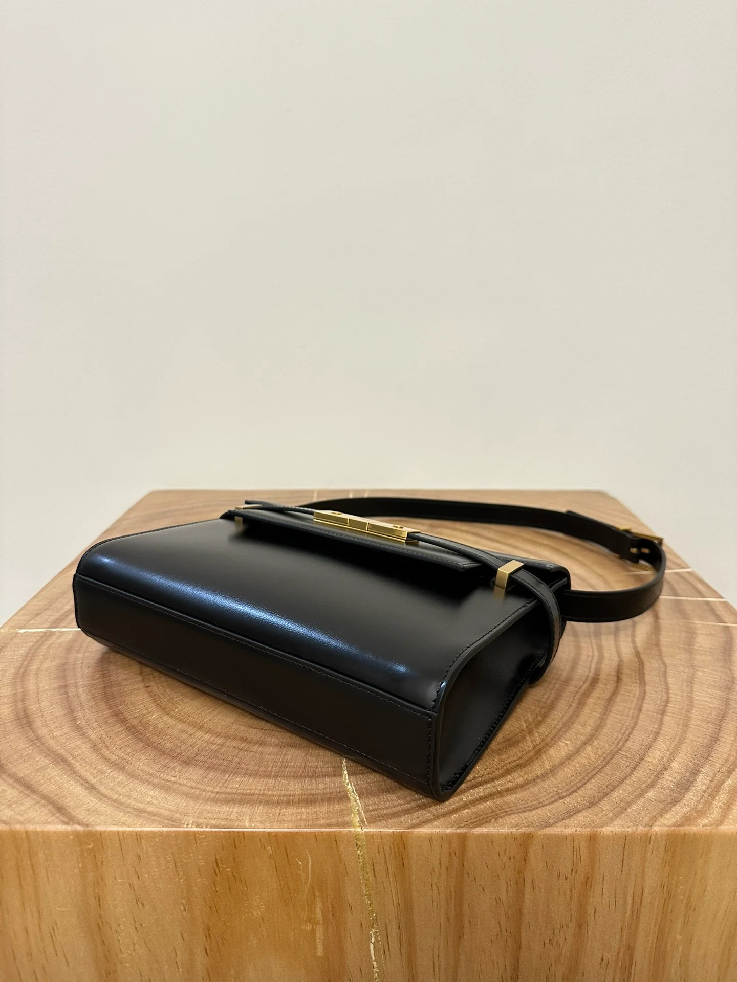 YSL Manhattan Toothpick Texture Small Black with Gold buckler