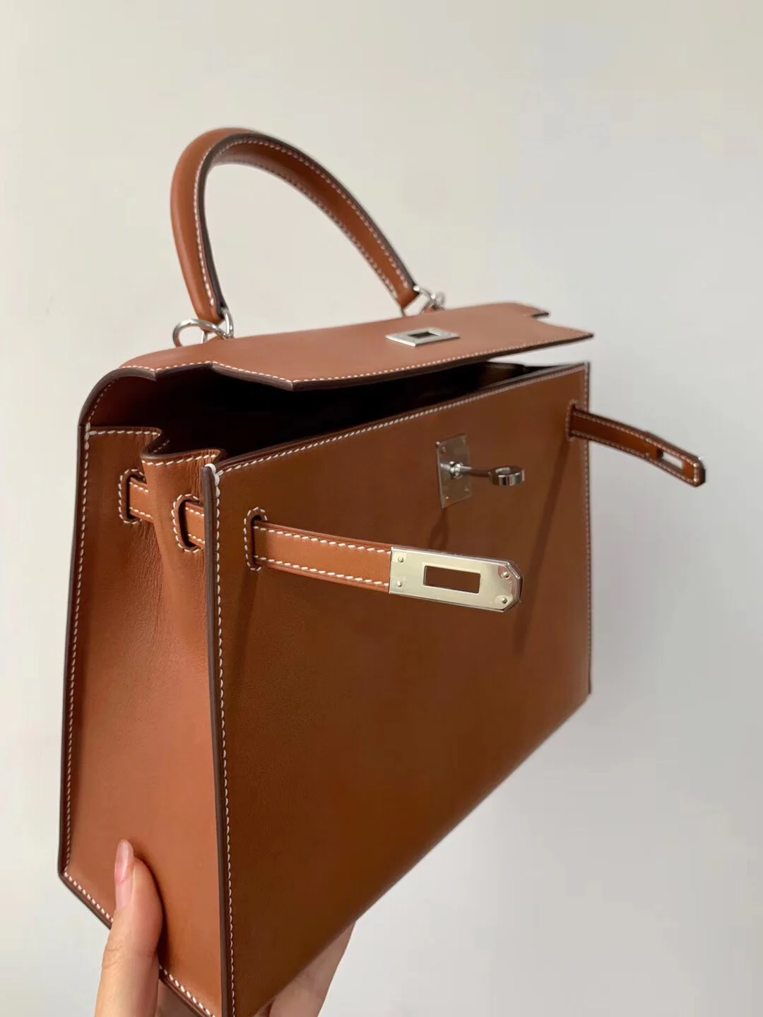 Пряжка Hermes Kelly 25 Barenia Haas из натурального серебра