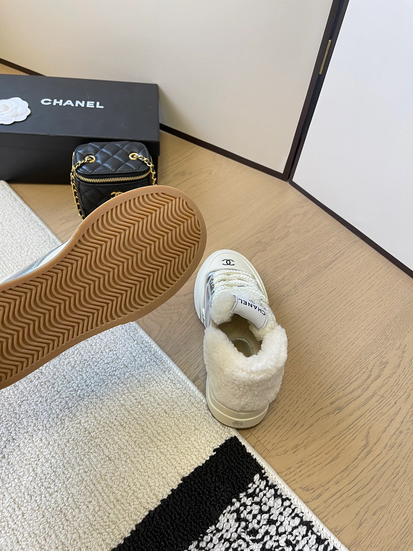 Повседневные шерстяные туфли Chanel 2024 - серебристые