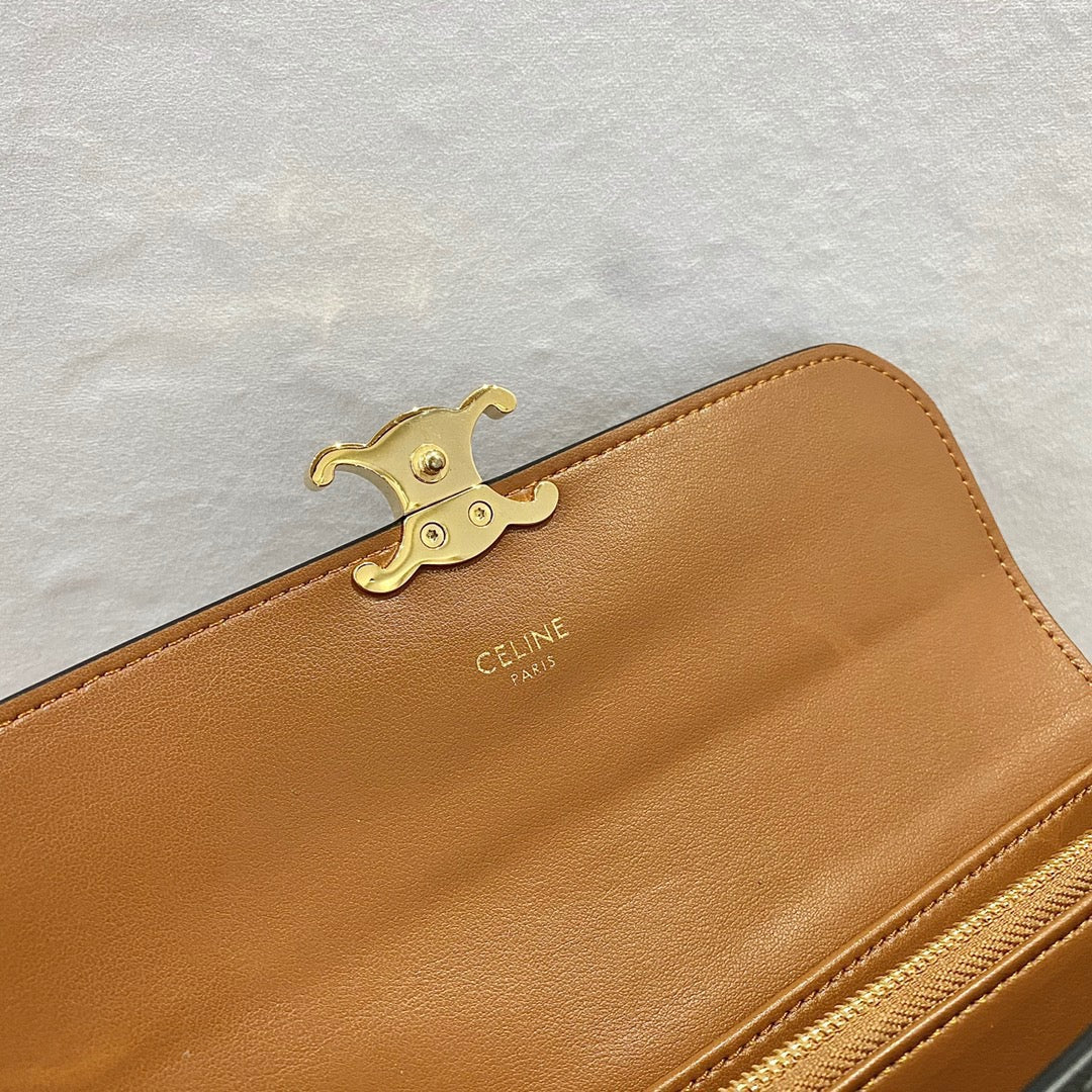 CELINE TRIOMPHE 大号老花翻盖长夹