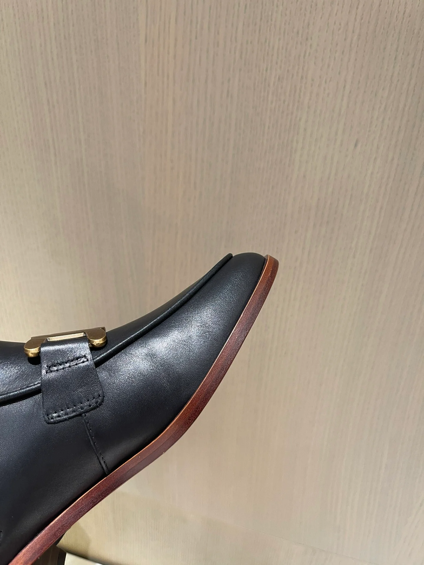 Tods - Новинка сезона осень/зима 2022 - Ботильоны на толстом каблуке крупной вязки с золотой пряжкой - 3