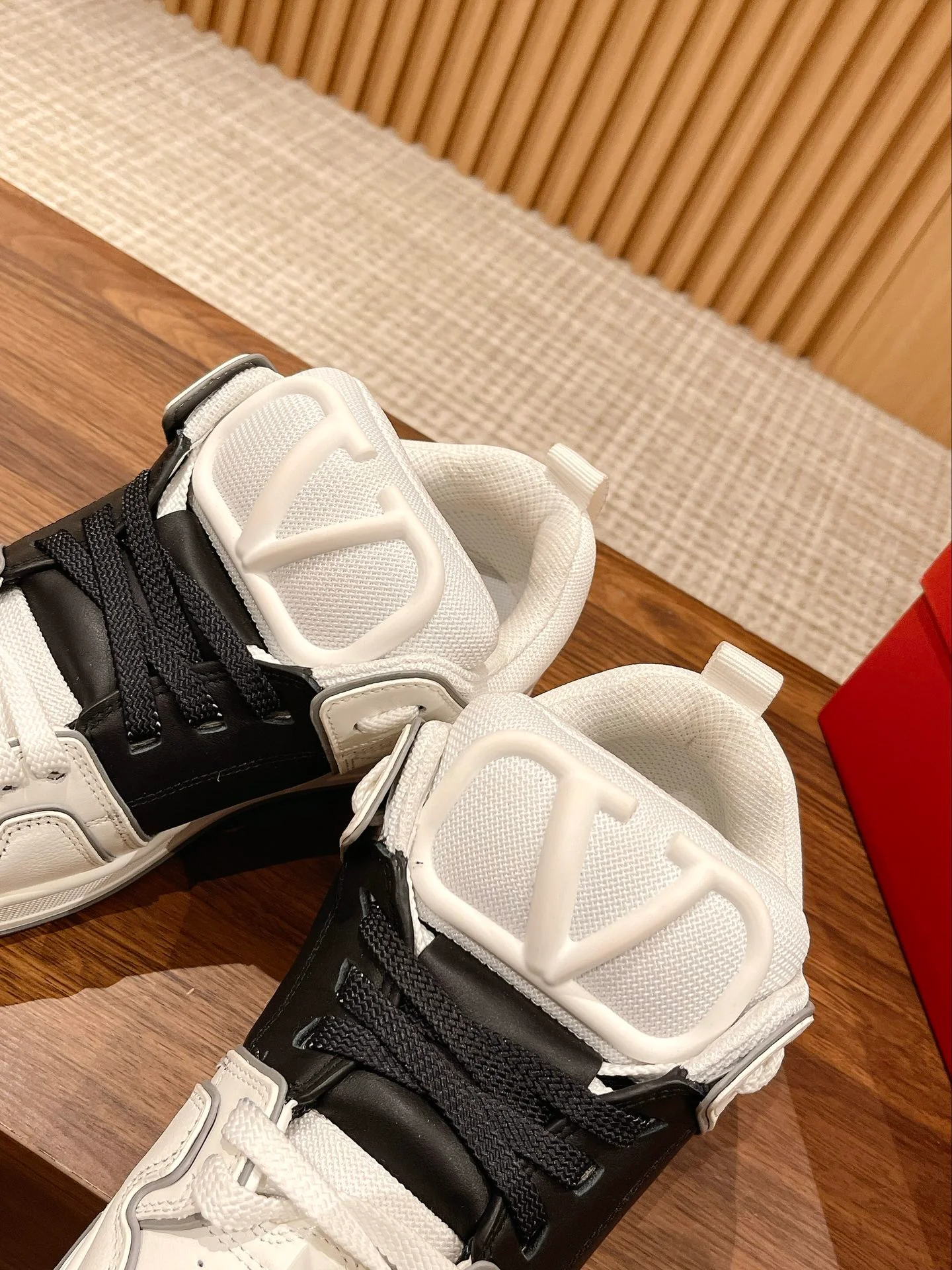 Скейтбордные кроссовки Valentino/обувь Puff - белые и черные