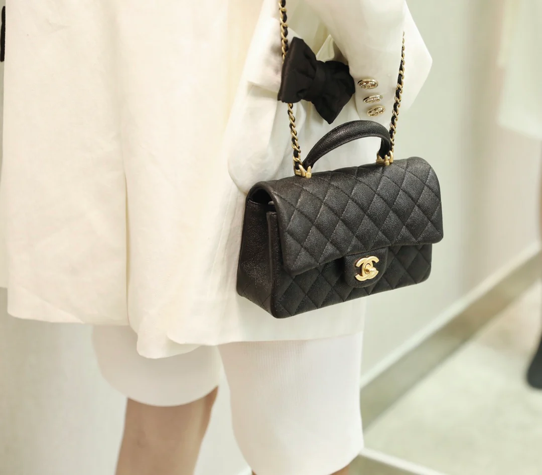 Новинка сезона весна/лето 2023 от Chanel - Кожа, текстура 