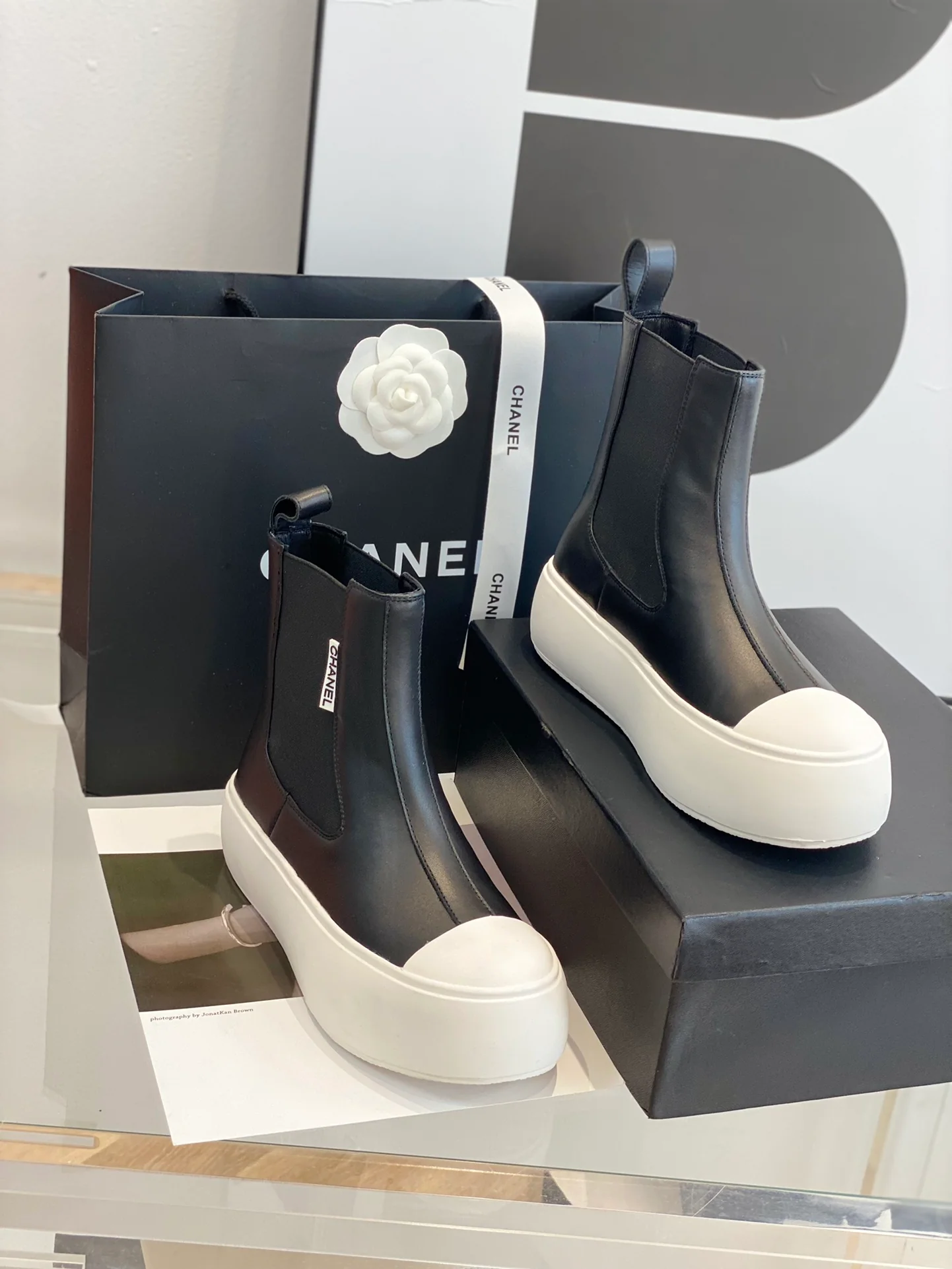 Повседневные высокие туфли на платформе от Chanel