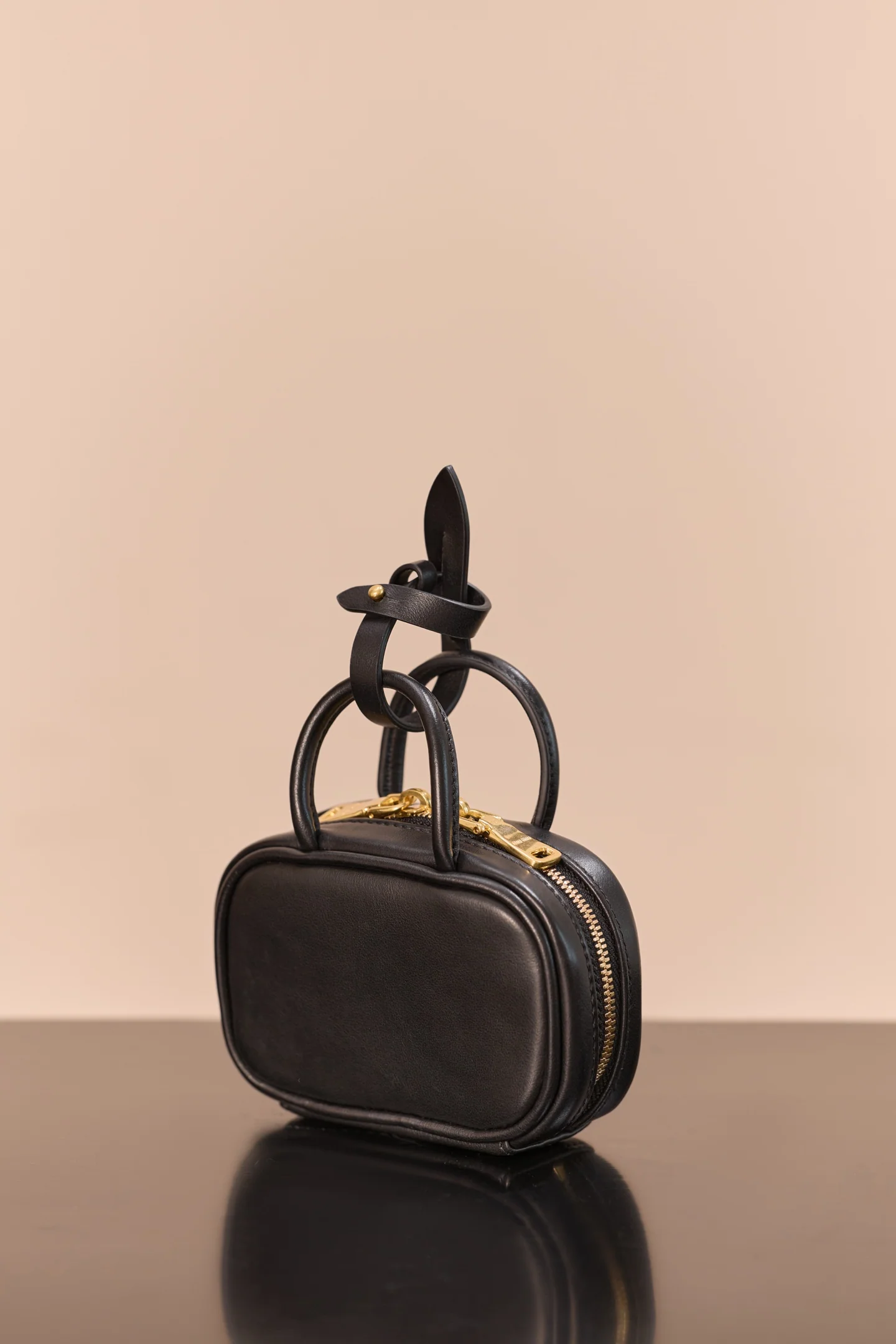 Маленькая кожаная сумочка Miu Miu-5nr036m300 - черная