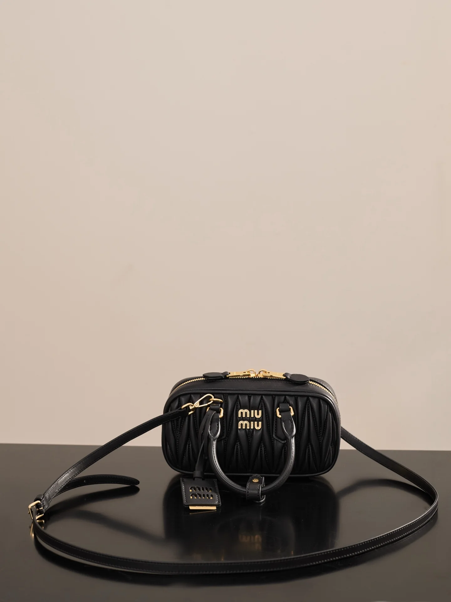 Miu Miu-5b088m1100 - Миниатюрная плиссированная сумка для боулинга - Черная