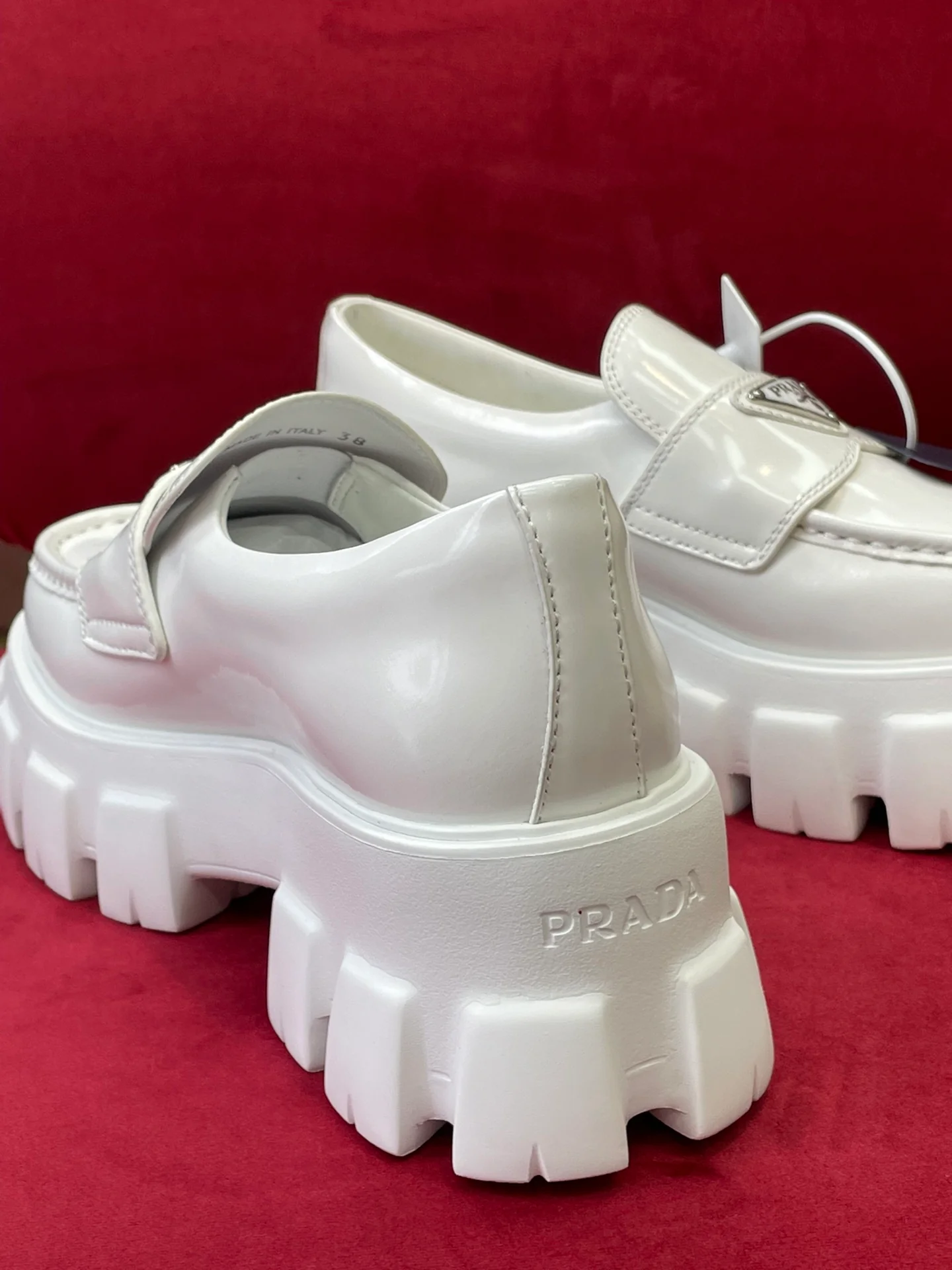 Лоферы на платформе Prada 2024 - белые - 1