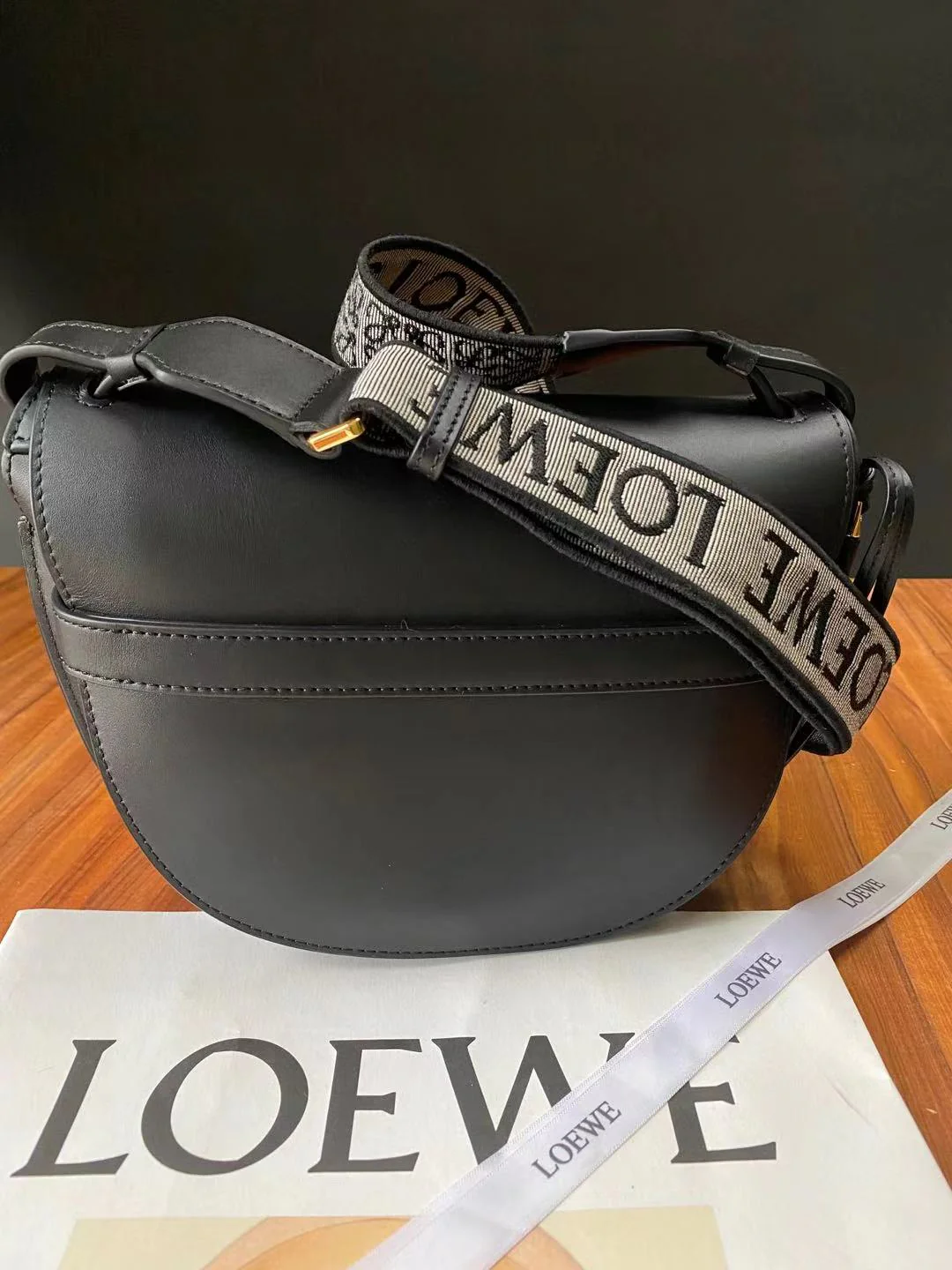 Сумка-седло Loewe-gate Letter с широким плечевым ремнем - маленькая - 1