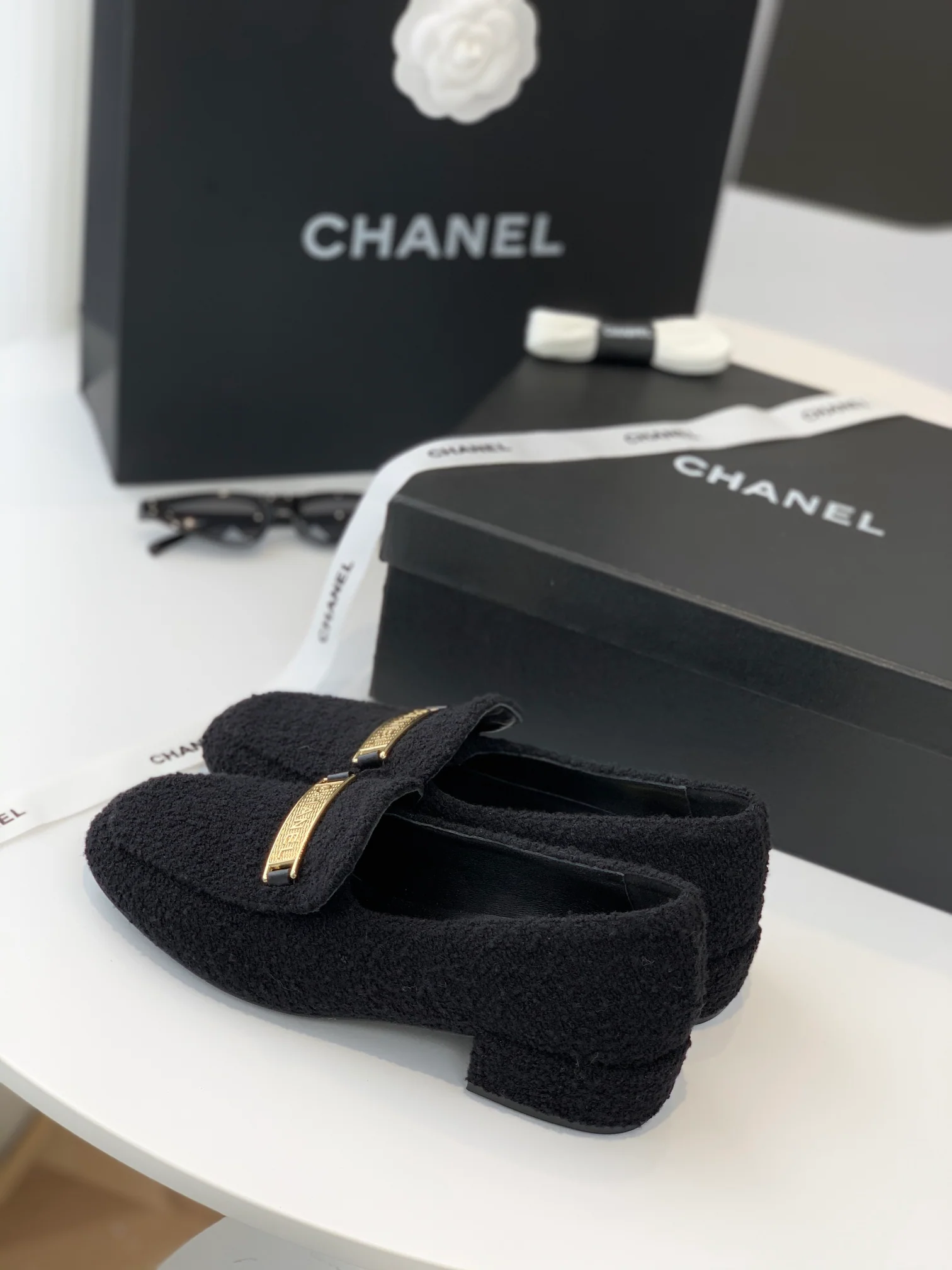 Новые лоферы Chanel с металлическим логотипом из осенне-зимней коллекции - размеры 35-39-40-41 (изготовление на заказ)