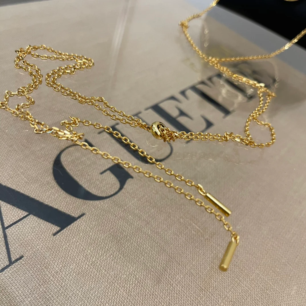 Первый шарм от Fendi - черная кожа наппа.