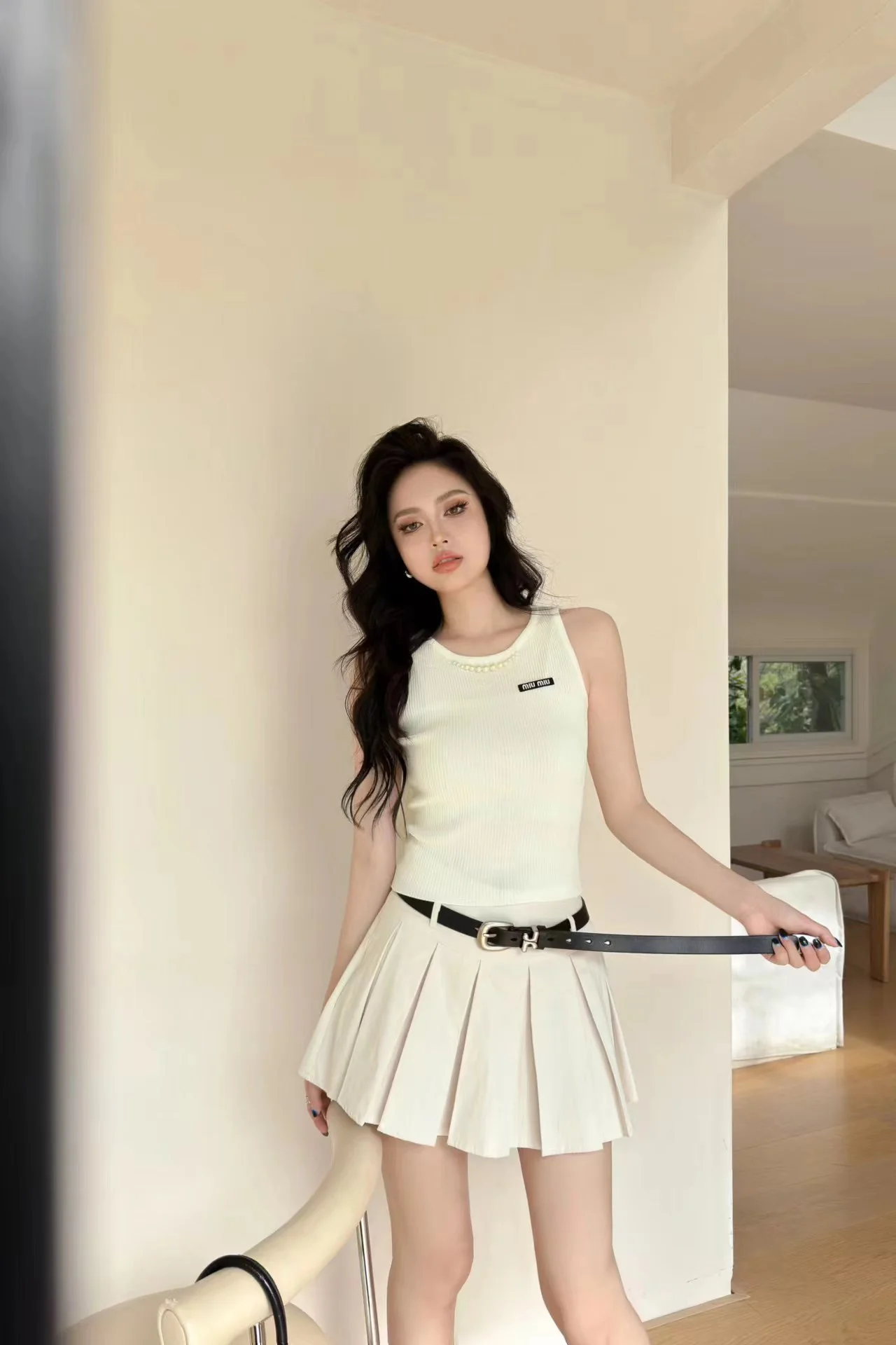 Жилет Miu Miu-2404 из плотной вязки с бисером - белый