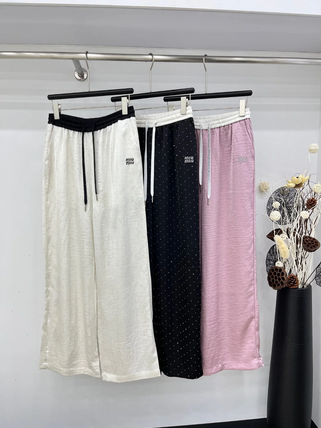 Miu Miu - 2404-24 Новые повседневные брюки - Черные