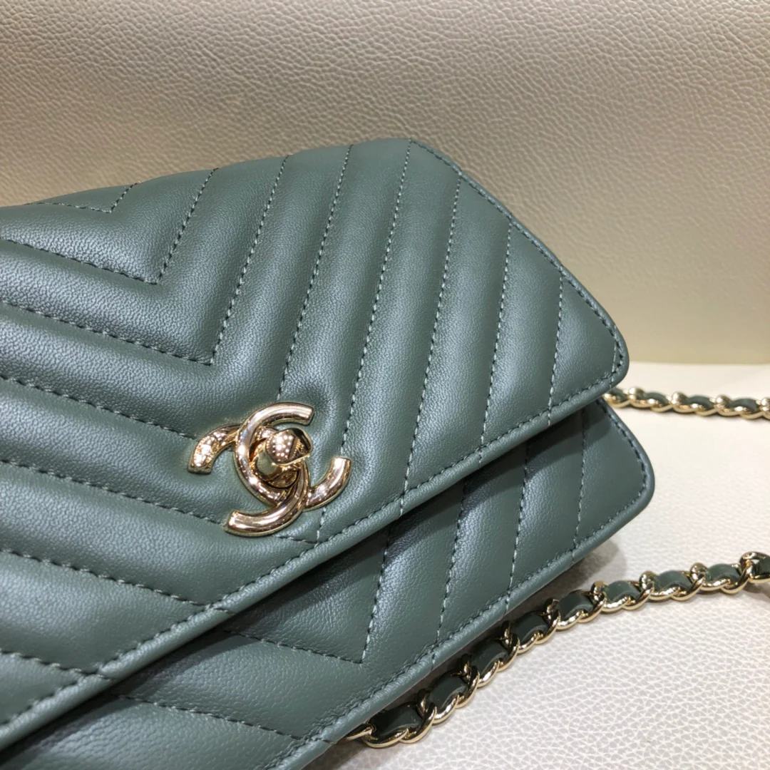 Chanel-trendy-cc-woc-19cm-3