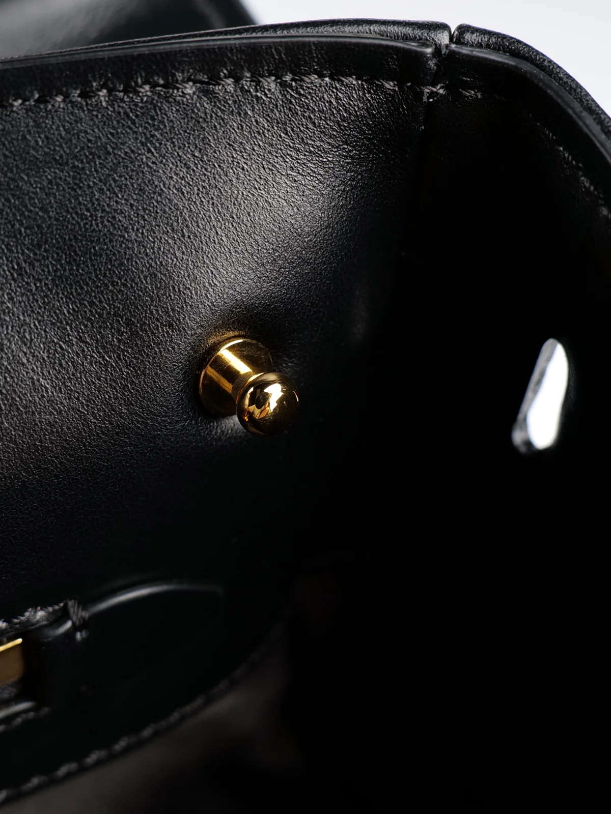 Сумка-багет Miu Miu через плечо - черная