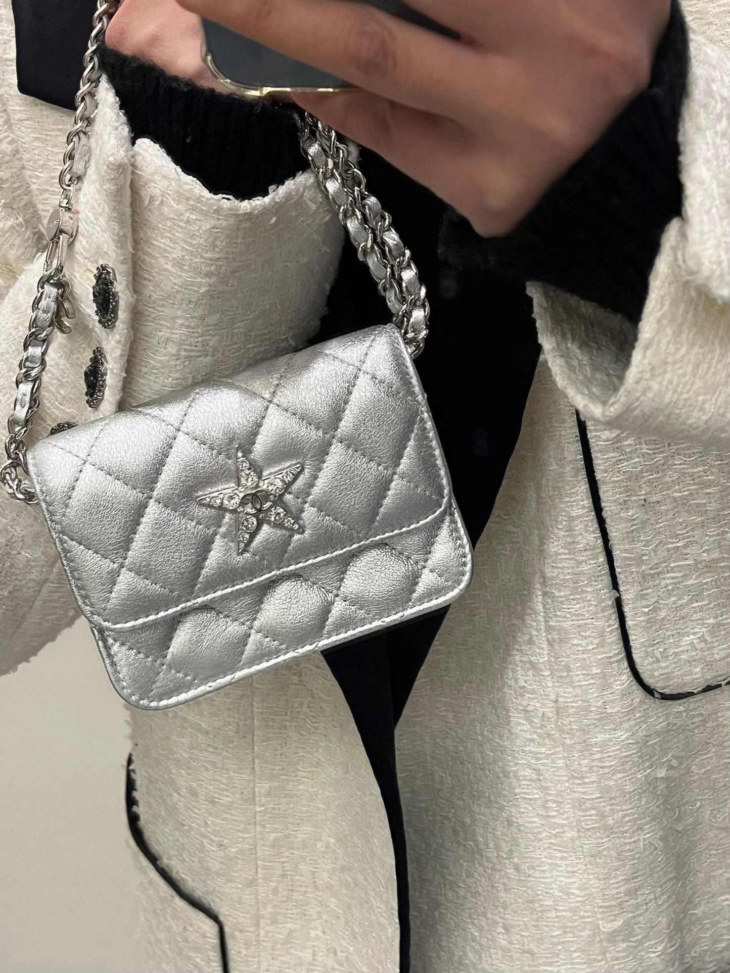 Новинка весны/лета от Chanel - Мини-сумка через плечо Chanel 24c - Серебристая