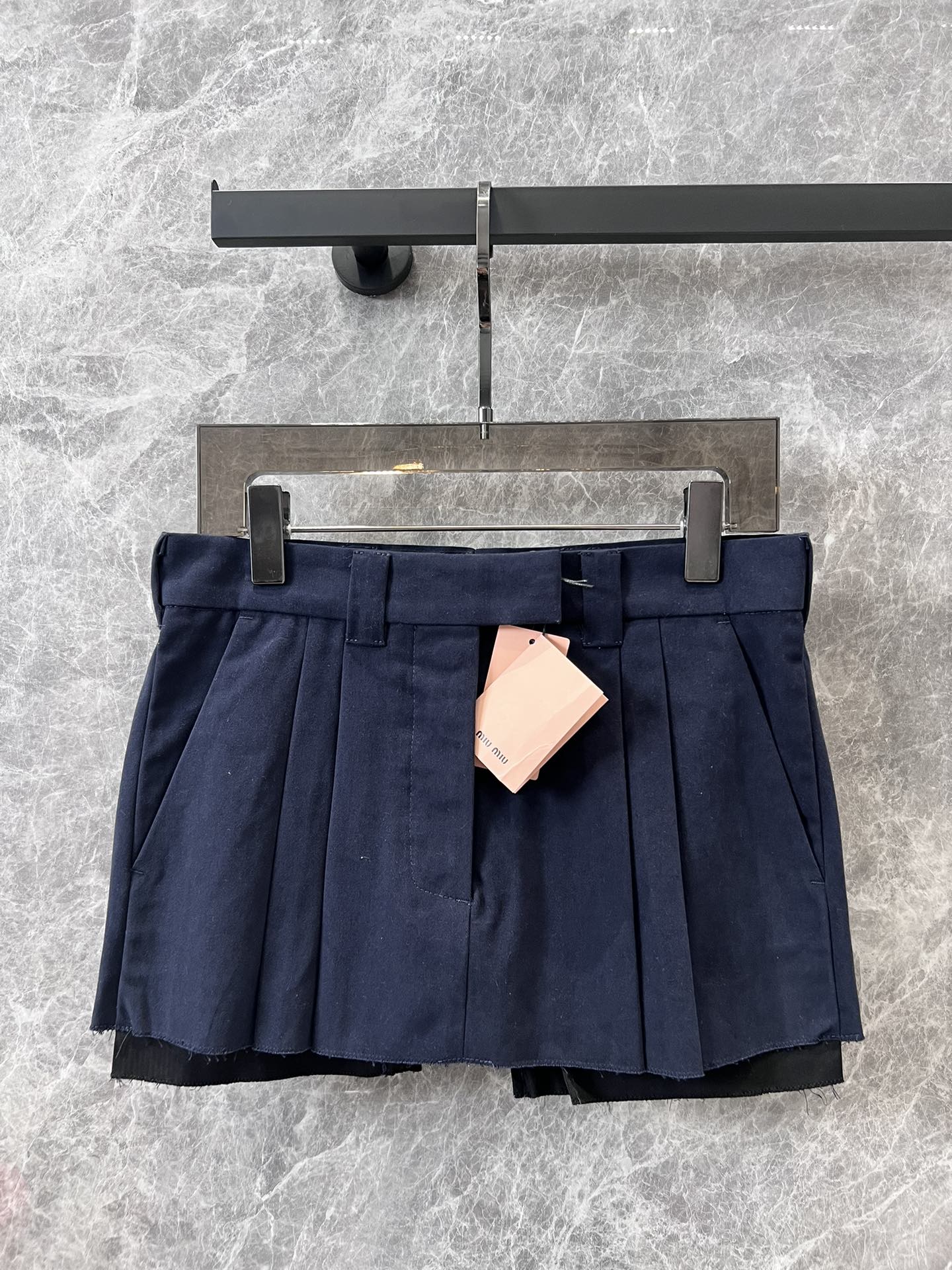 Miu Miu-2404-Синяя юбка-двойка в американском стиле с заниженной талией и эффектом потертости