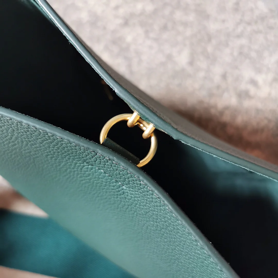 Сумка-ведро Celine Sangle, узор ?Личи?, маленькая, темно-зеленая.