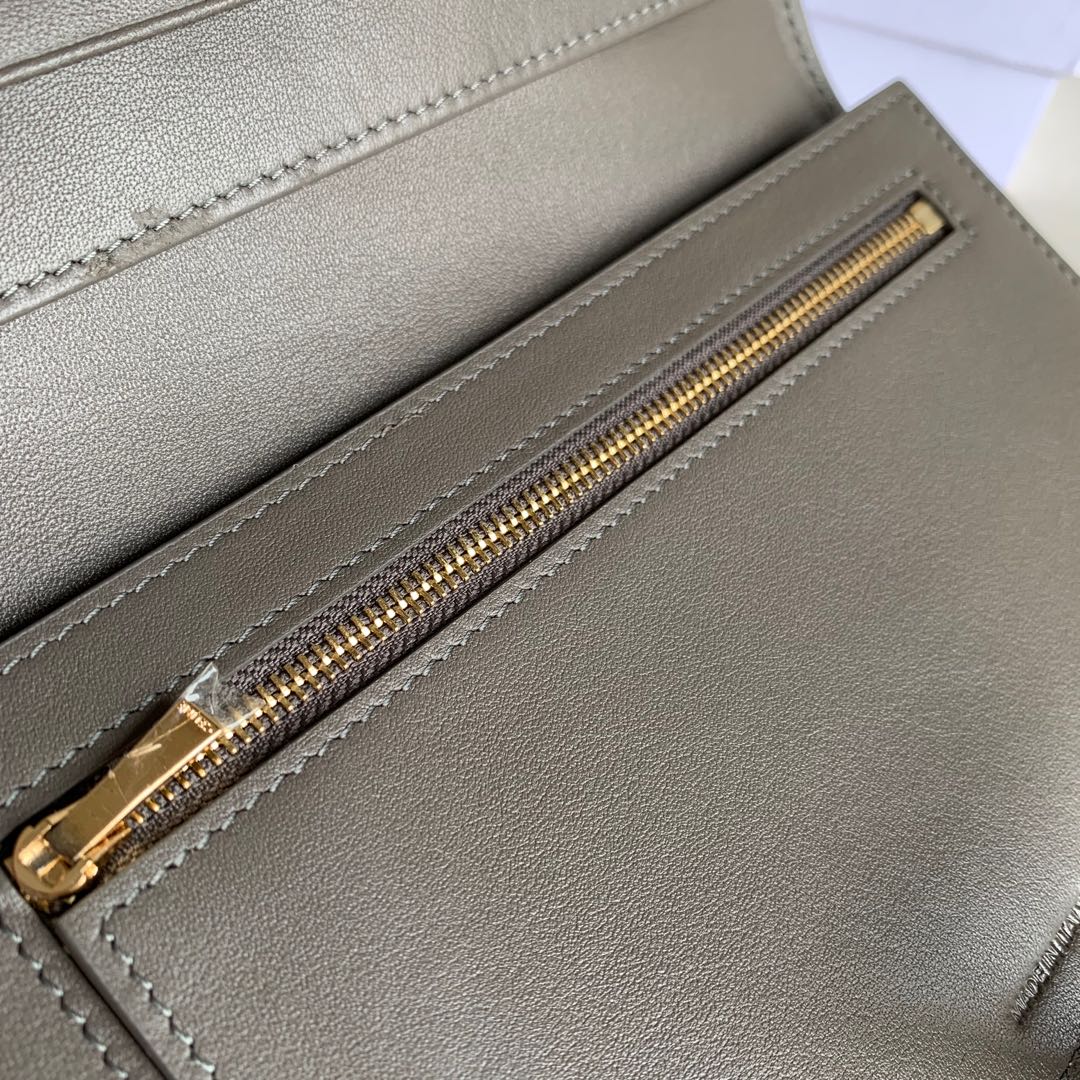 Длинный кошелек Celine - Кошелек с ремешком из крупнозернистой телячьей кожи - 1 шт.