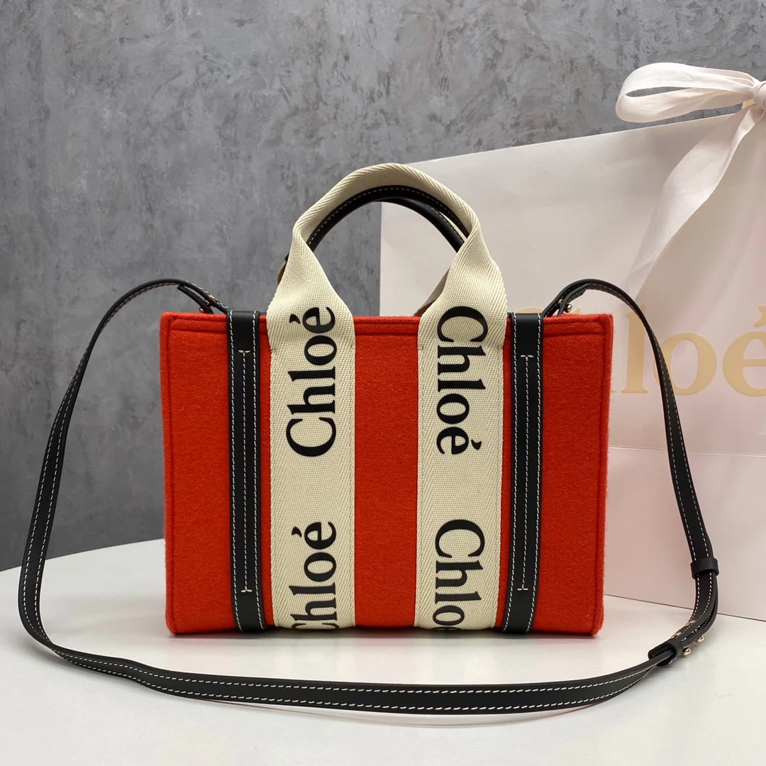 Сумка-тоут Chloe Woody, маленькая, бархатно-красная.