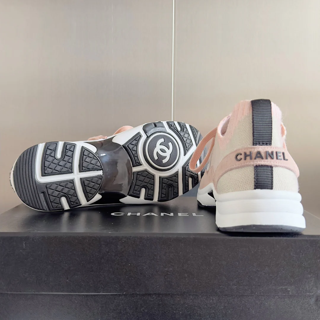 Новинка 2023 года от Chanel - кроссовки Mesh Flyknit - розовые.