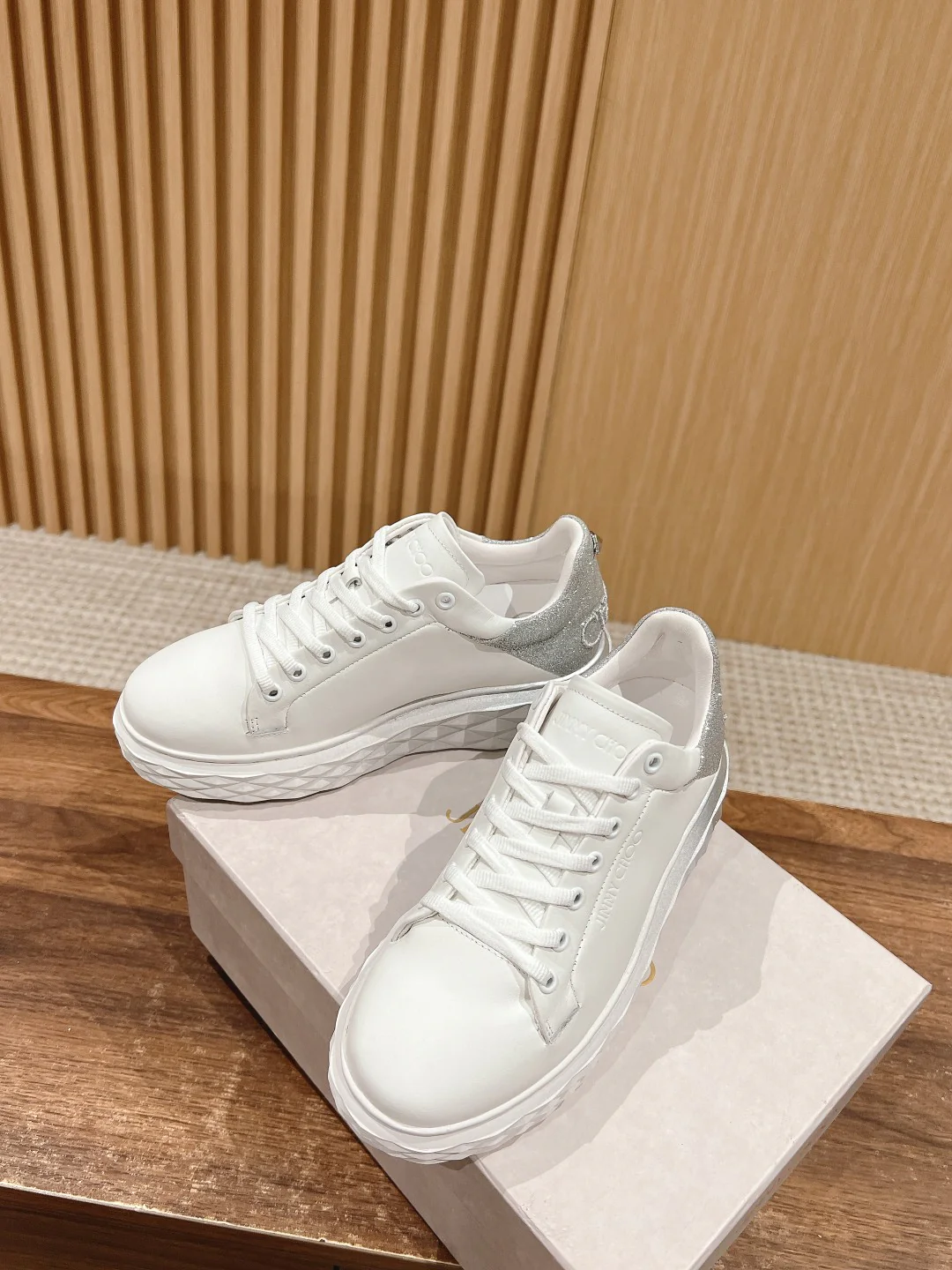 Обувь марки JC - повседневная модель 2024 года - серая.