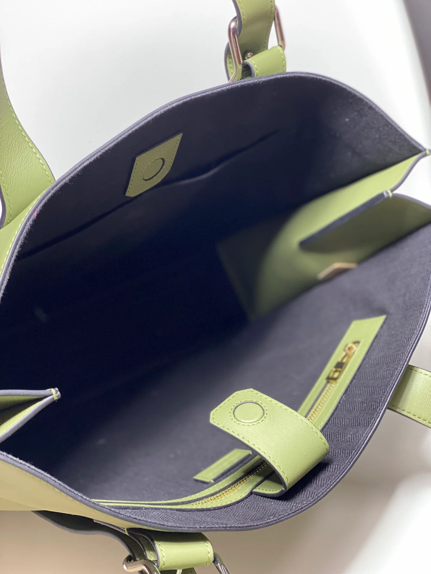 Сумка-тоут с горизонтальной пряжкой Loewe