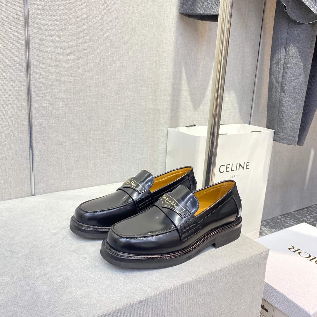Новинка весны 2023 года от Dior - Кожаные лоферы - Черные